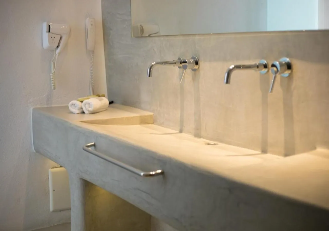 Bathroom in Princess Of Naxos
