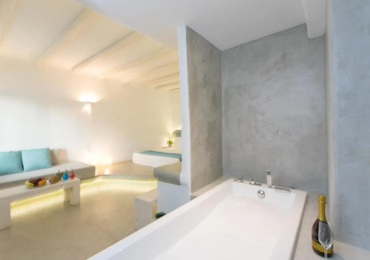 Hot Tub, Bed in Princess Of Naxos