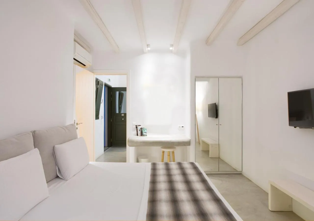 Photo of the whole room, Bed in Princess Of Naxos