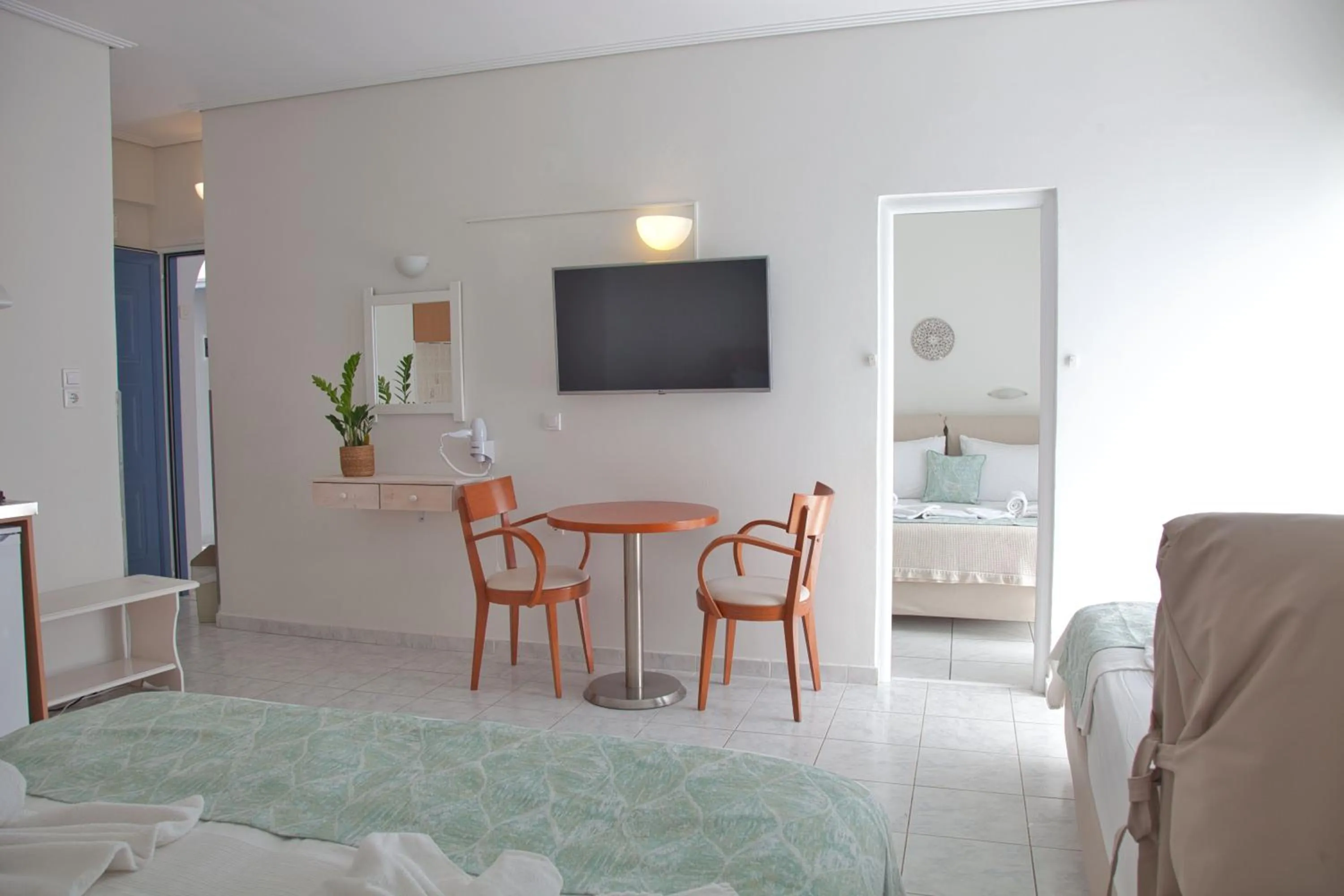 TV and multimedia, Bed in The Milos