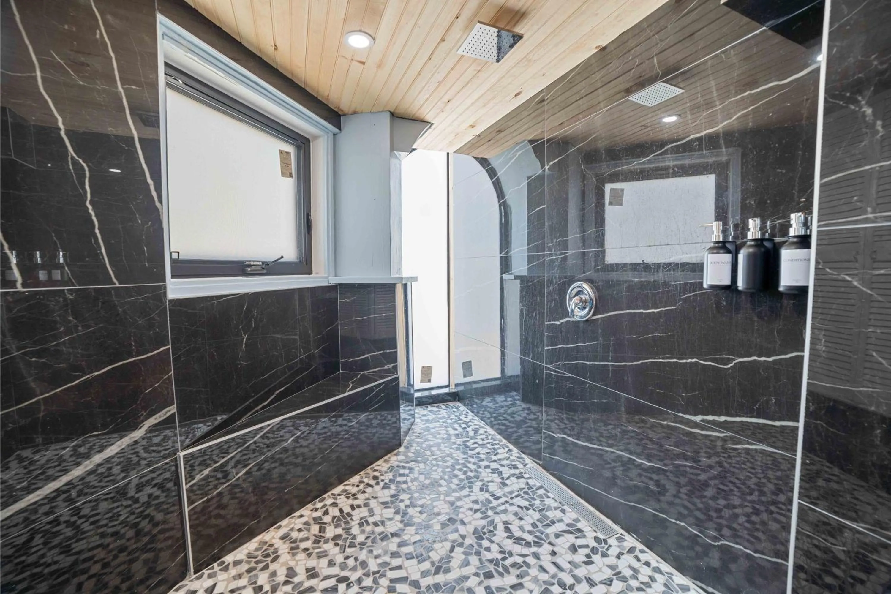 Shower in Barnacle Bed and Breakfast