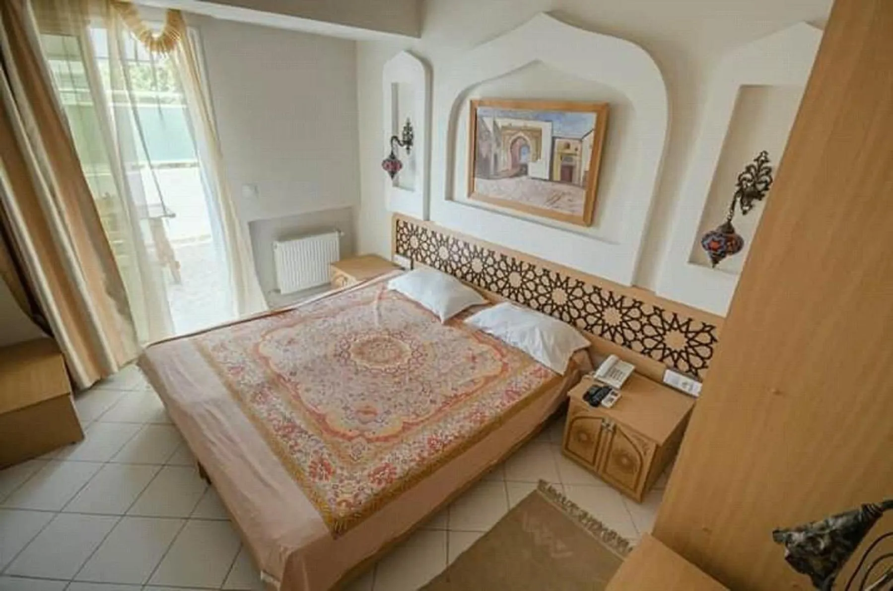 Bed in Saheb Ettabaa Tunis