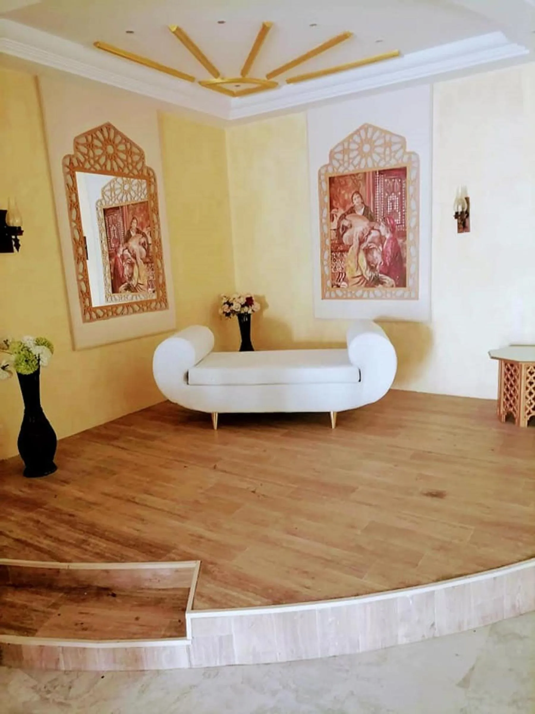 Seating area in Saheb Ettabaa Tunis