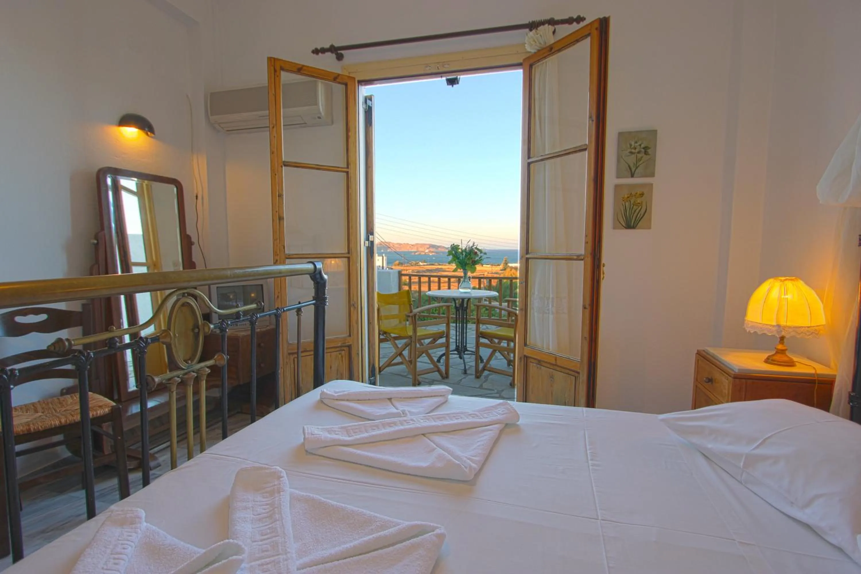 Photo of the whole room, Bed in Hotel Swiss Home