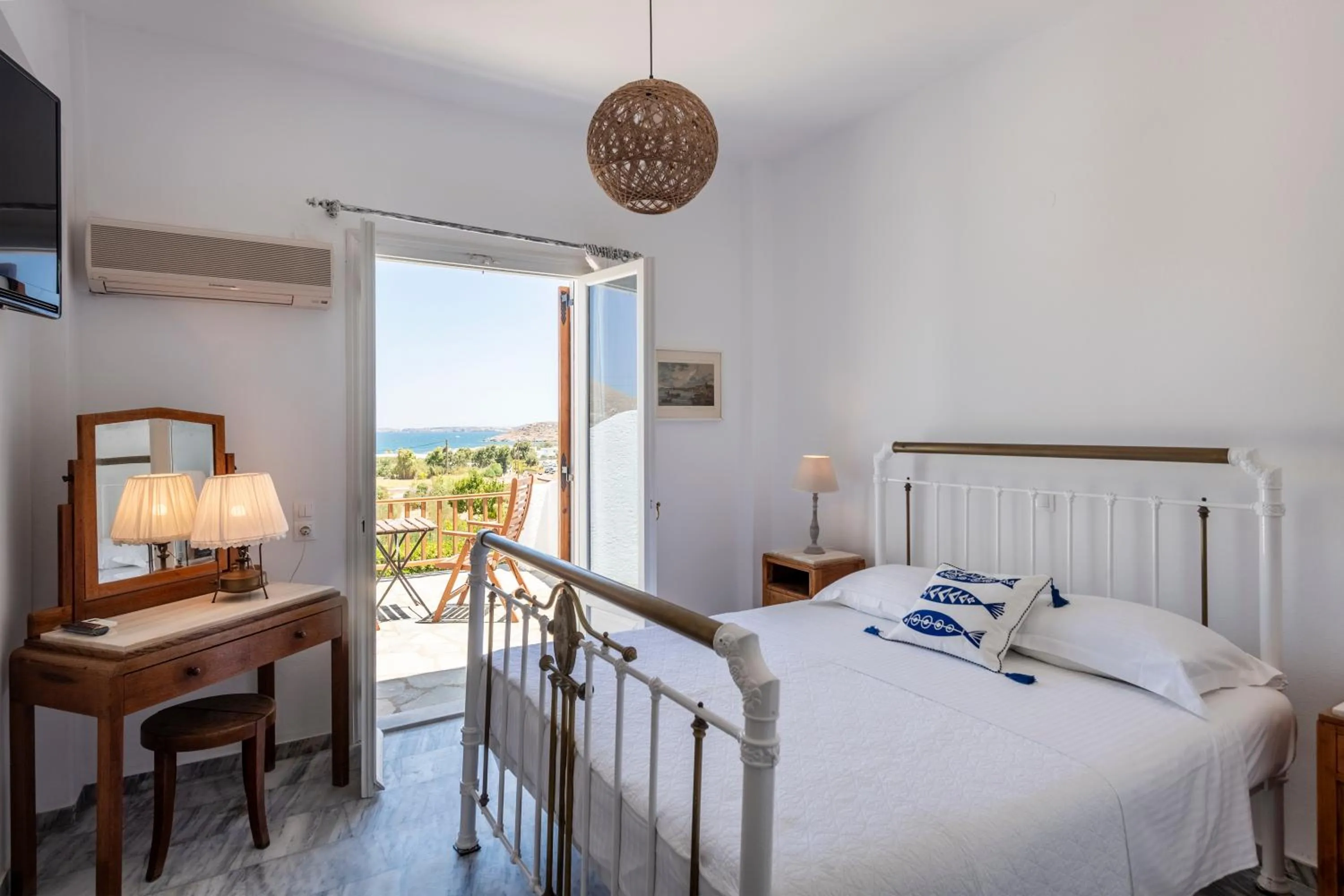 View (from property/room), Bed in Hotel Swiss Home