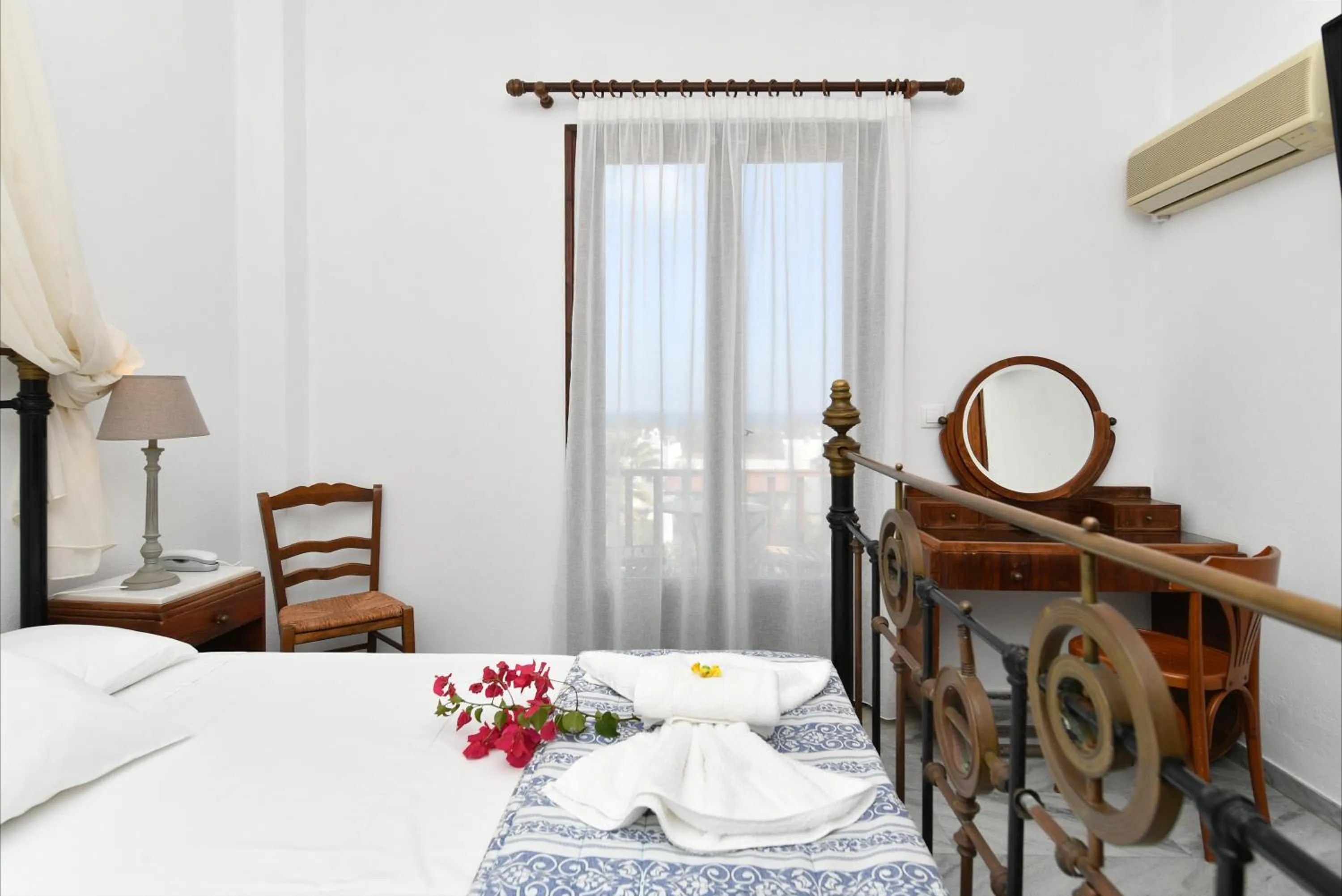 Bed in Hotel Swiss Home