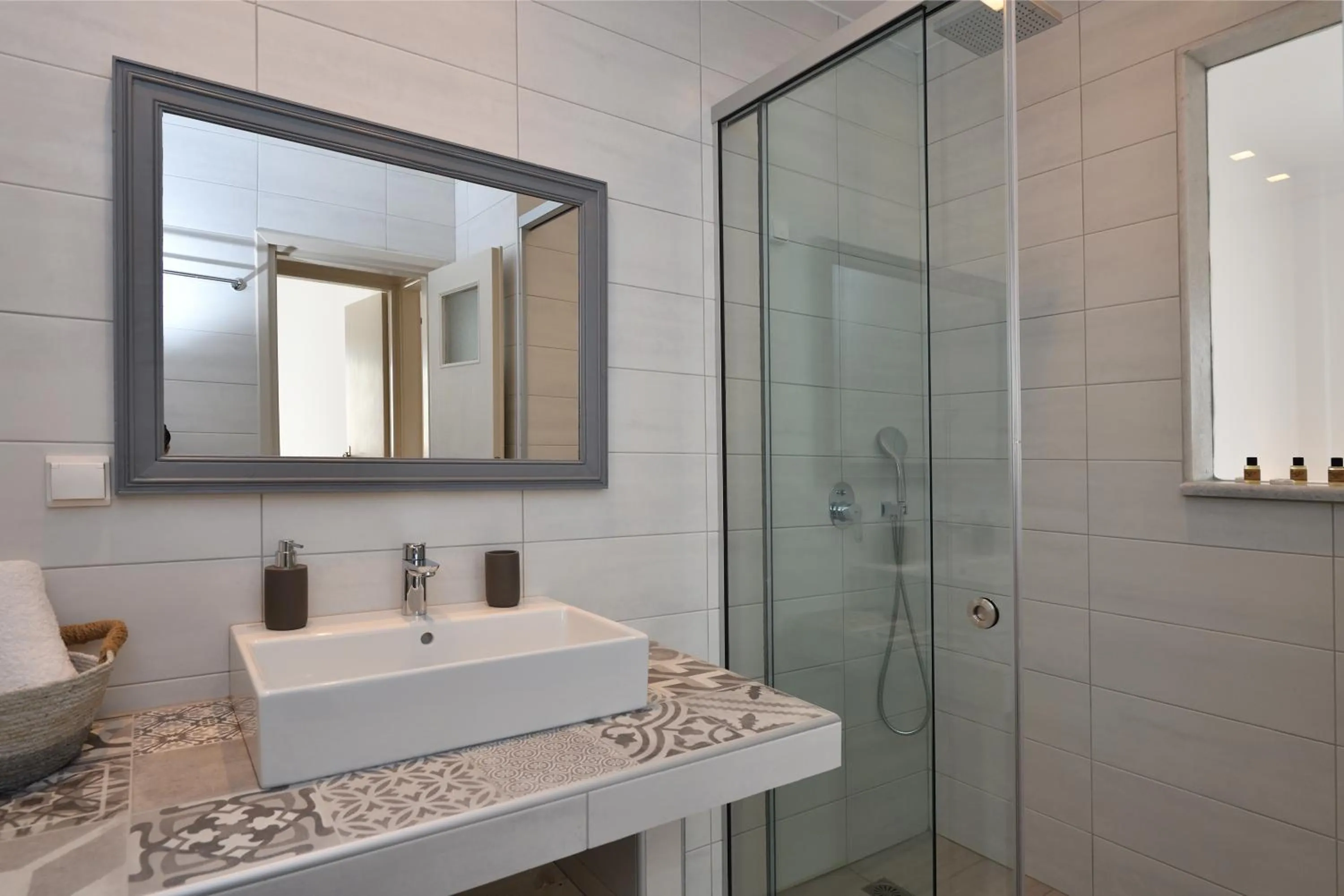 Shower in Hotel Swiss Home