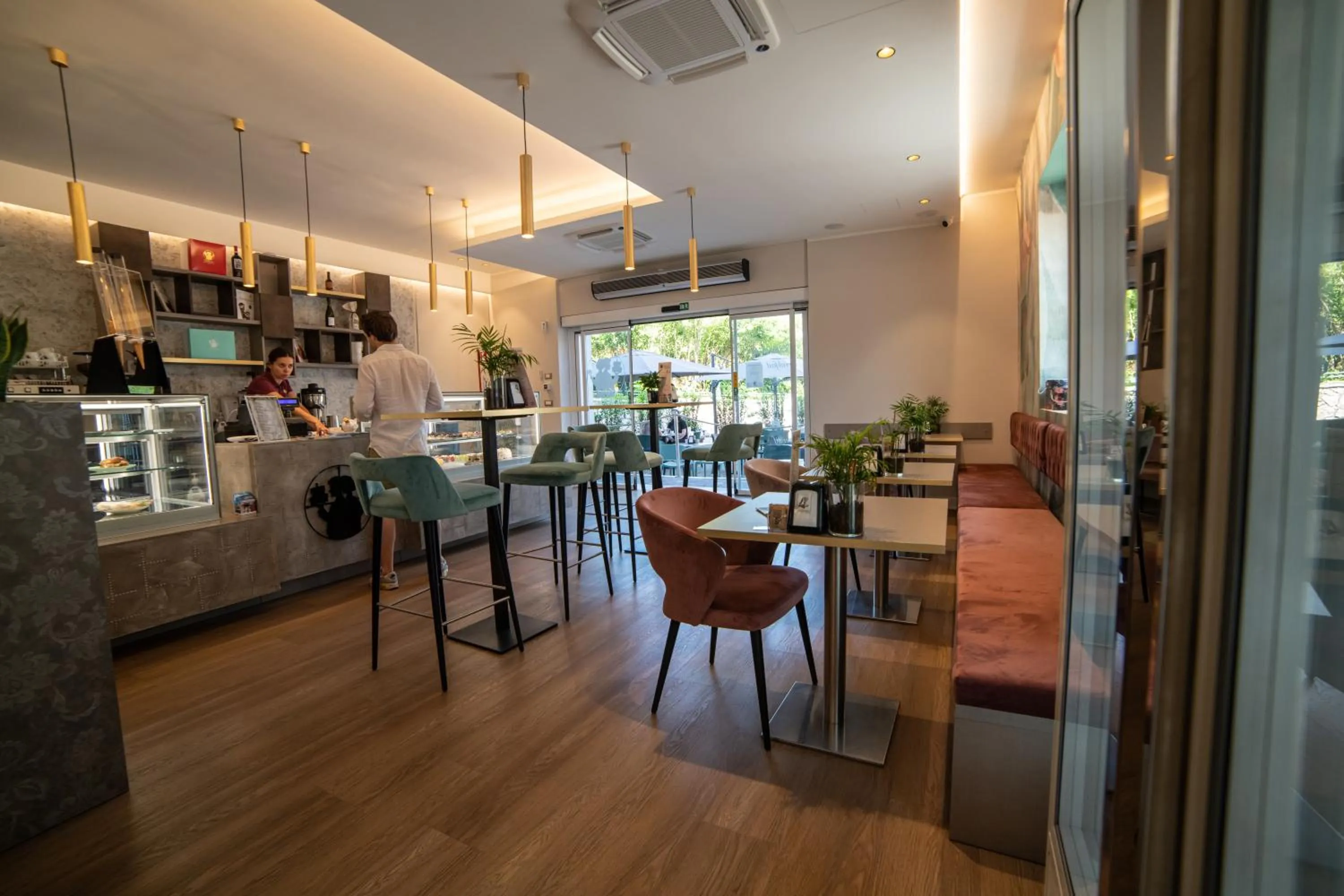 Restaurant/places to eat in Hotel Arilica