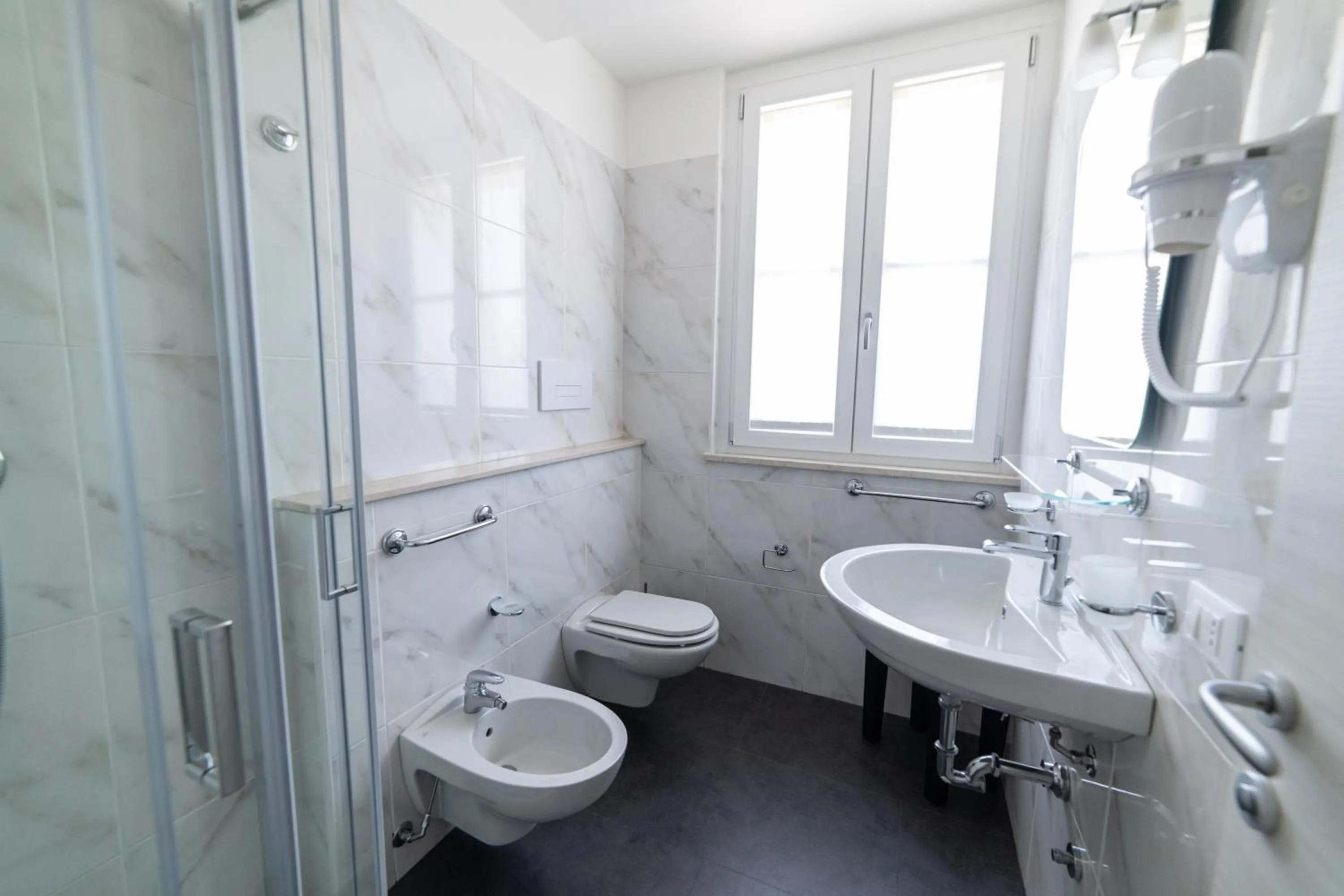 Shower in Hotel Arilica