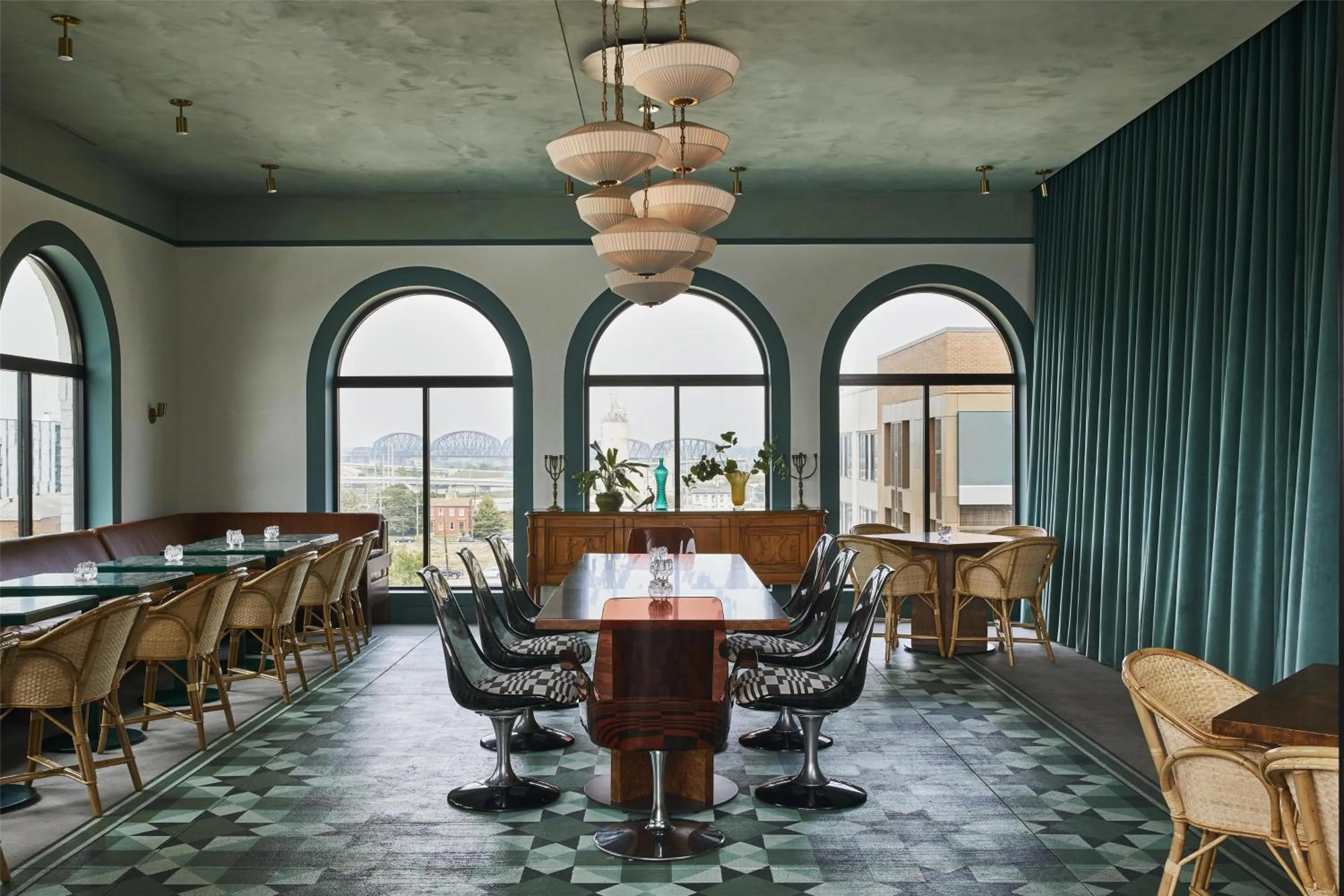 Lounge or bar in Hotel Genevieve, part of JdV by Hyatt