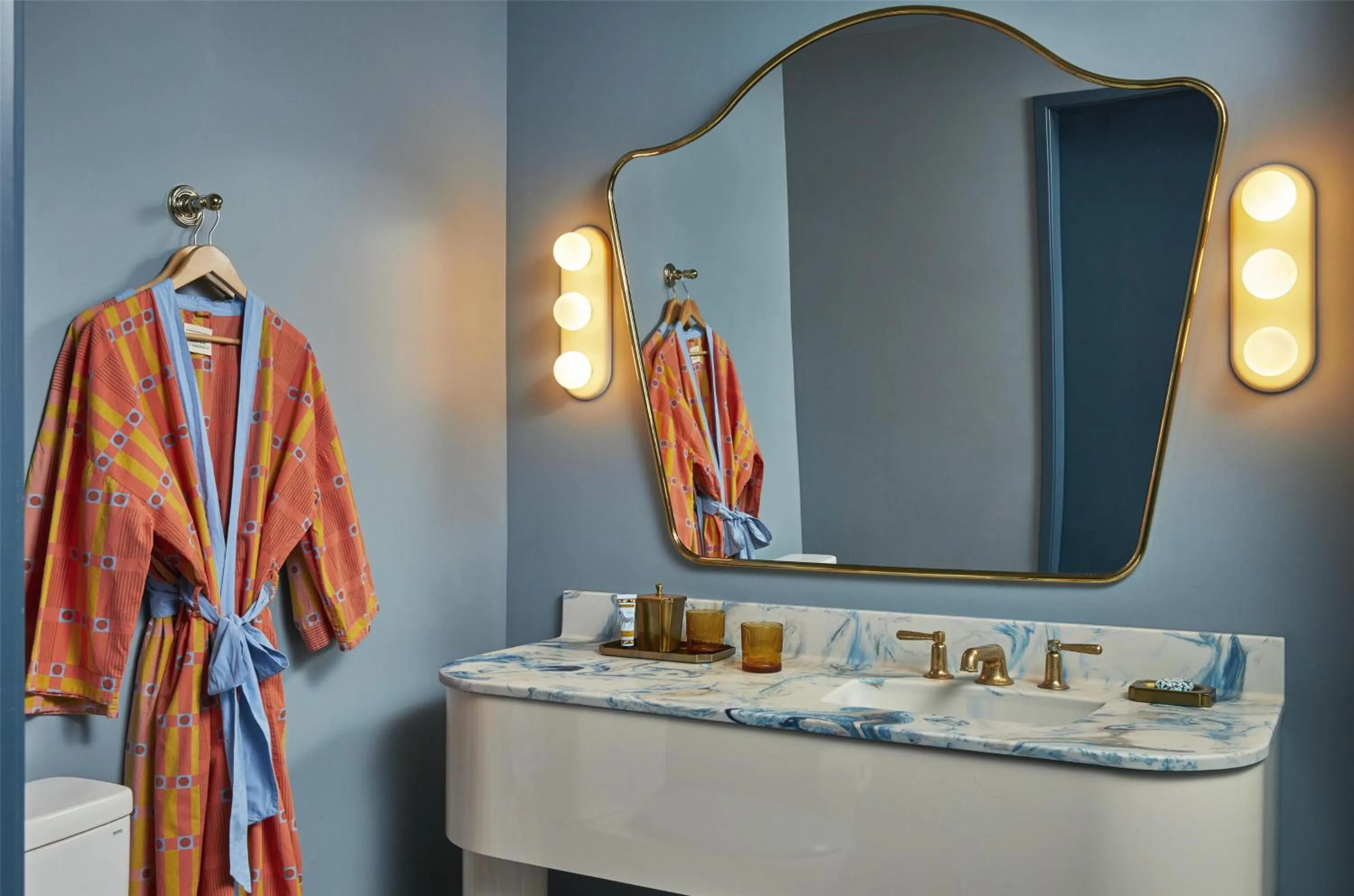 Bathroom in Hotel Genevieve, part of JdV by Hyatt