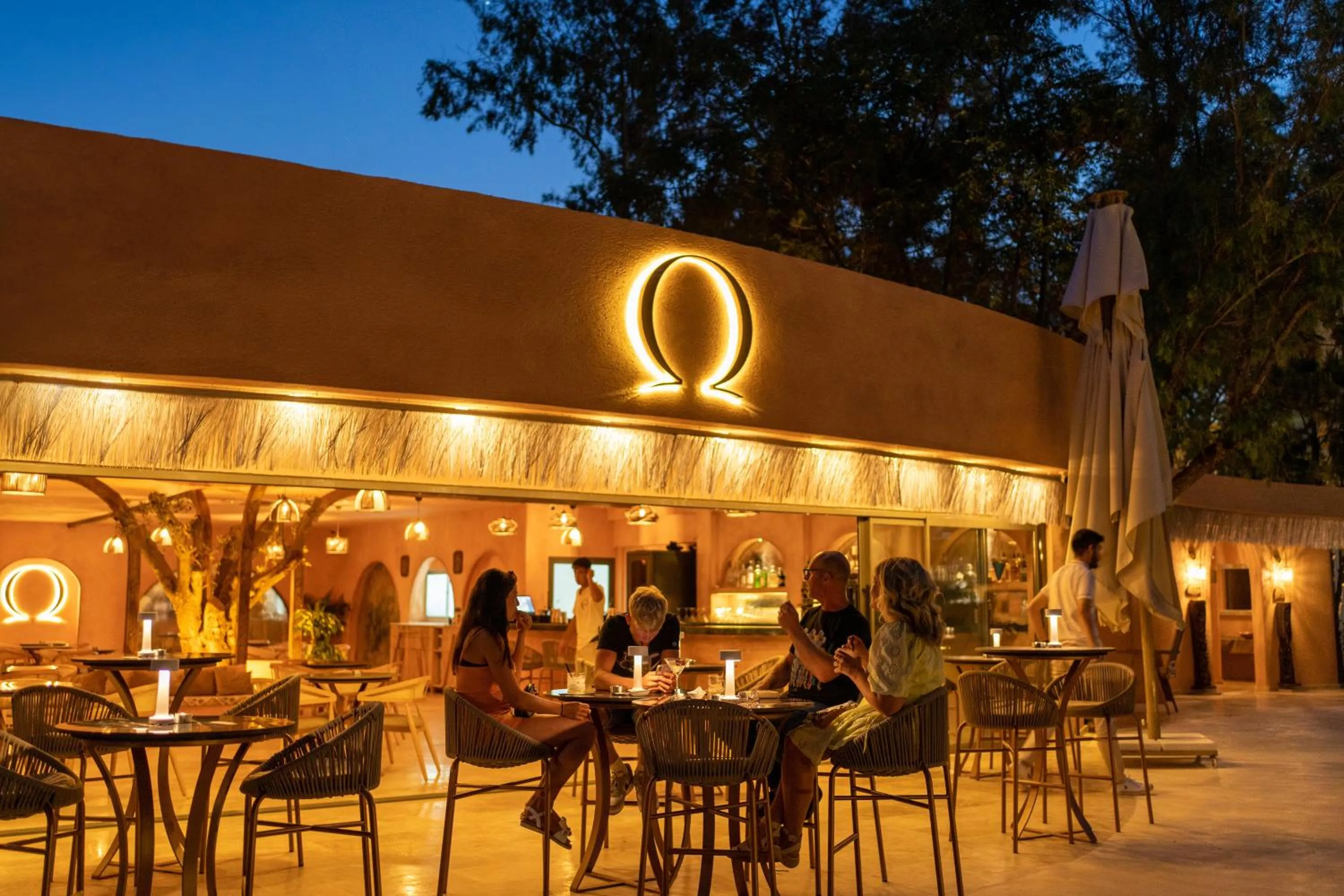 Restaurant/places to eat in InOne Mucho Selection Hotel