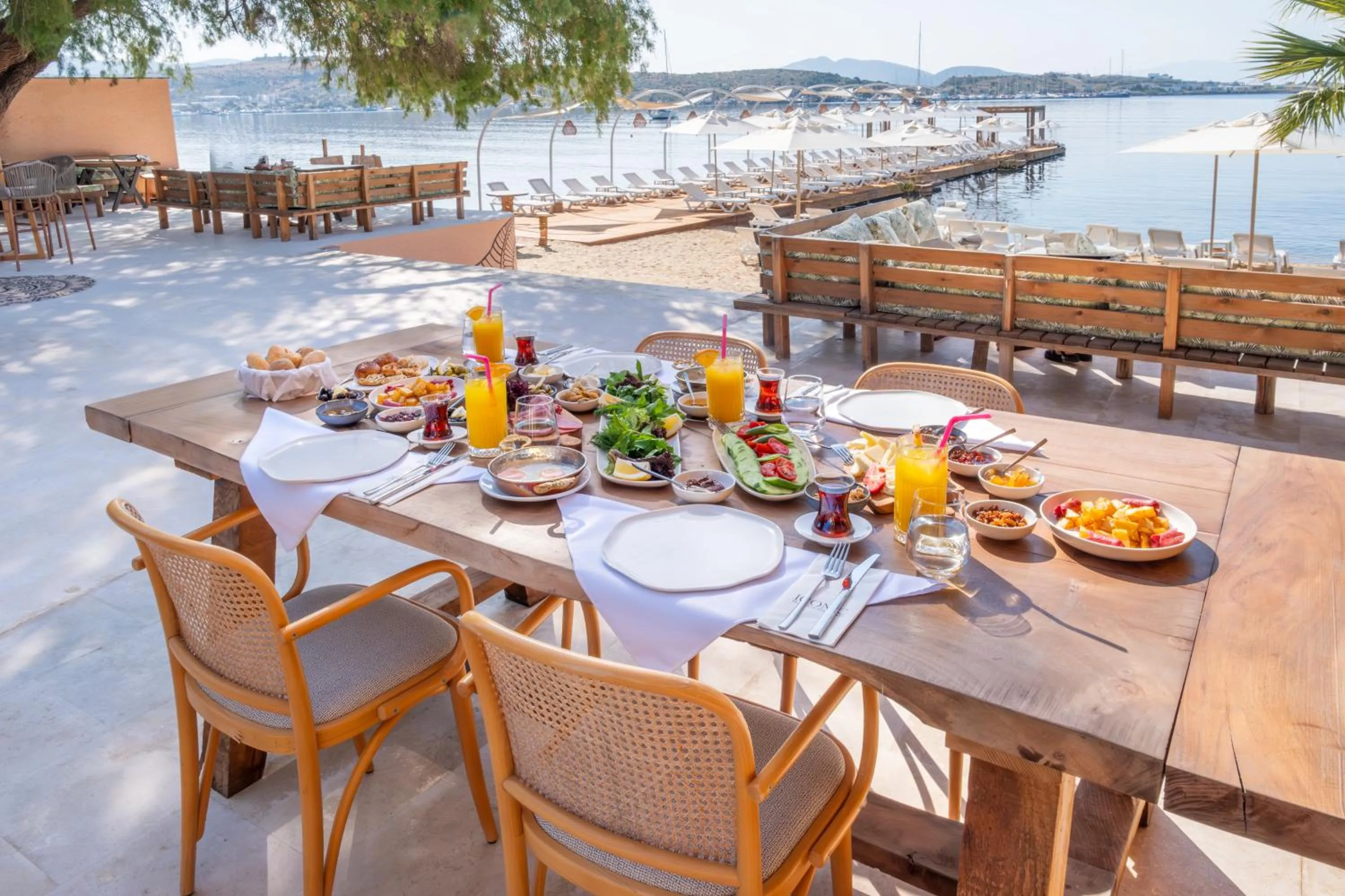 Restaurant/places to eat in InOne Mucho Selection Hotel