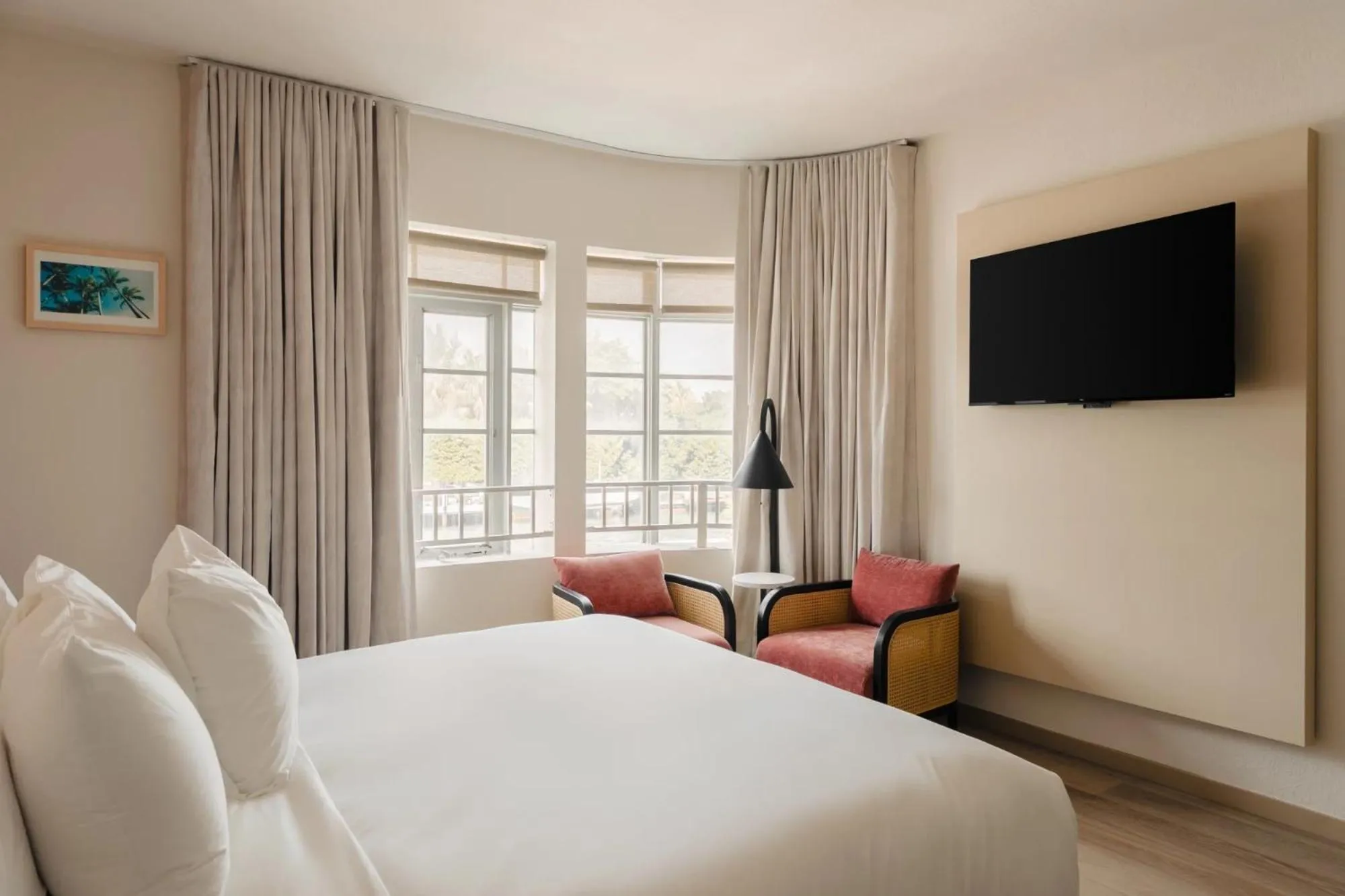 Bedroom, Bed in FOUND Hotel, Miami Beach, Series by Marriott