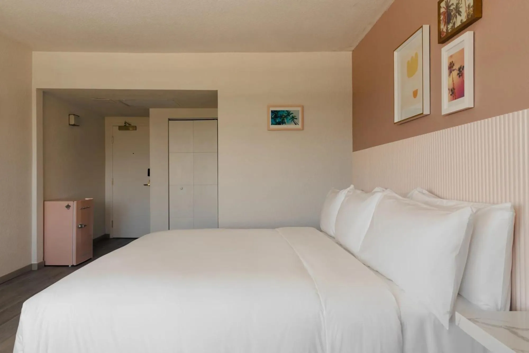 Bedroom, Bed in FOUND Hotel, Miami Beach, Series by Marriott