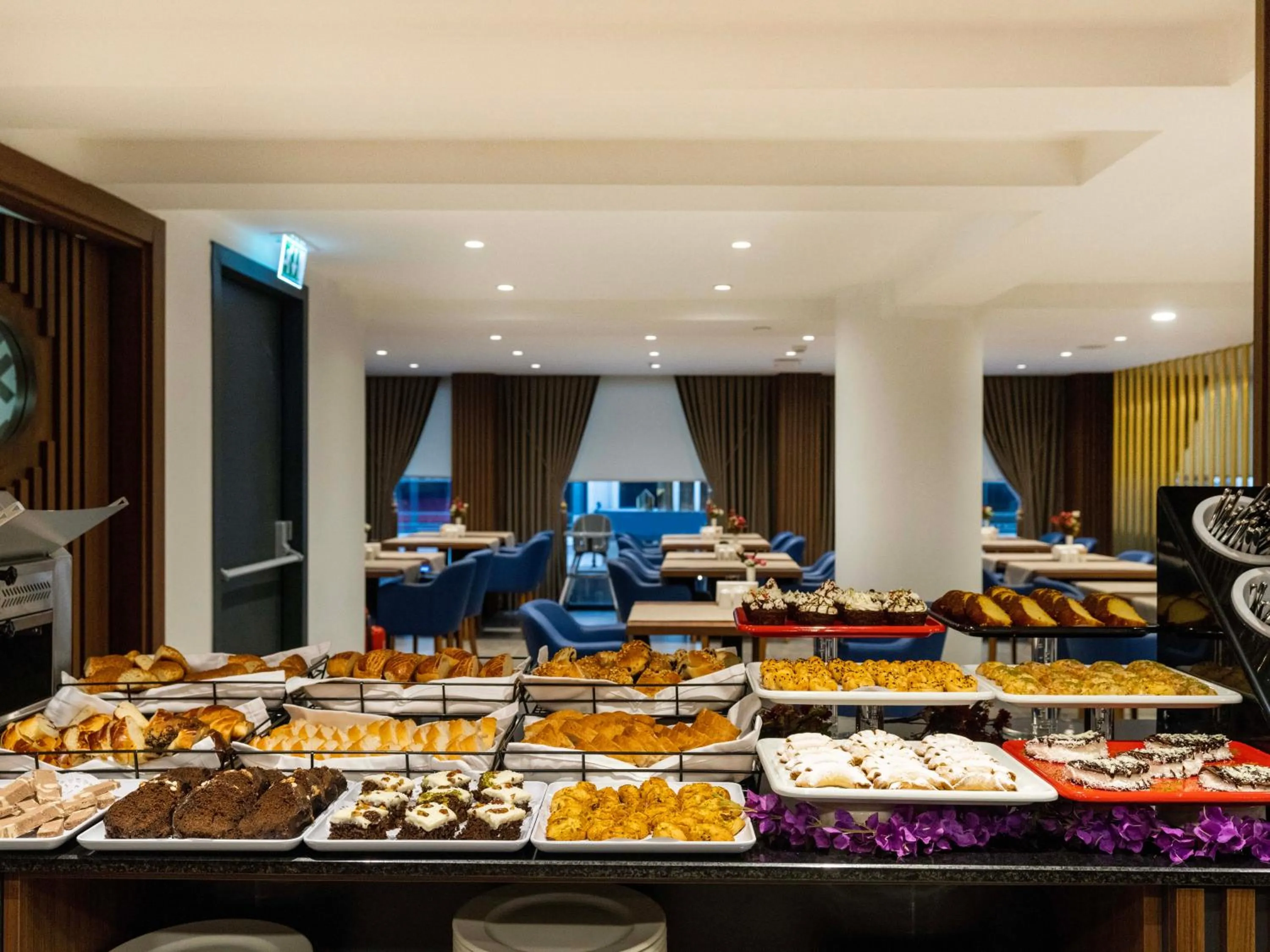 Restaurant/places to eat in THE BOSFOR HOTEL