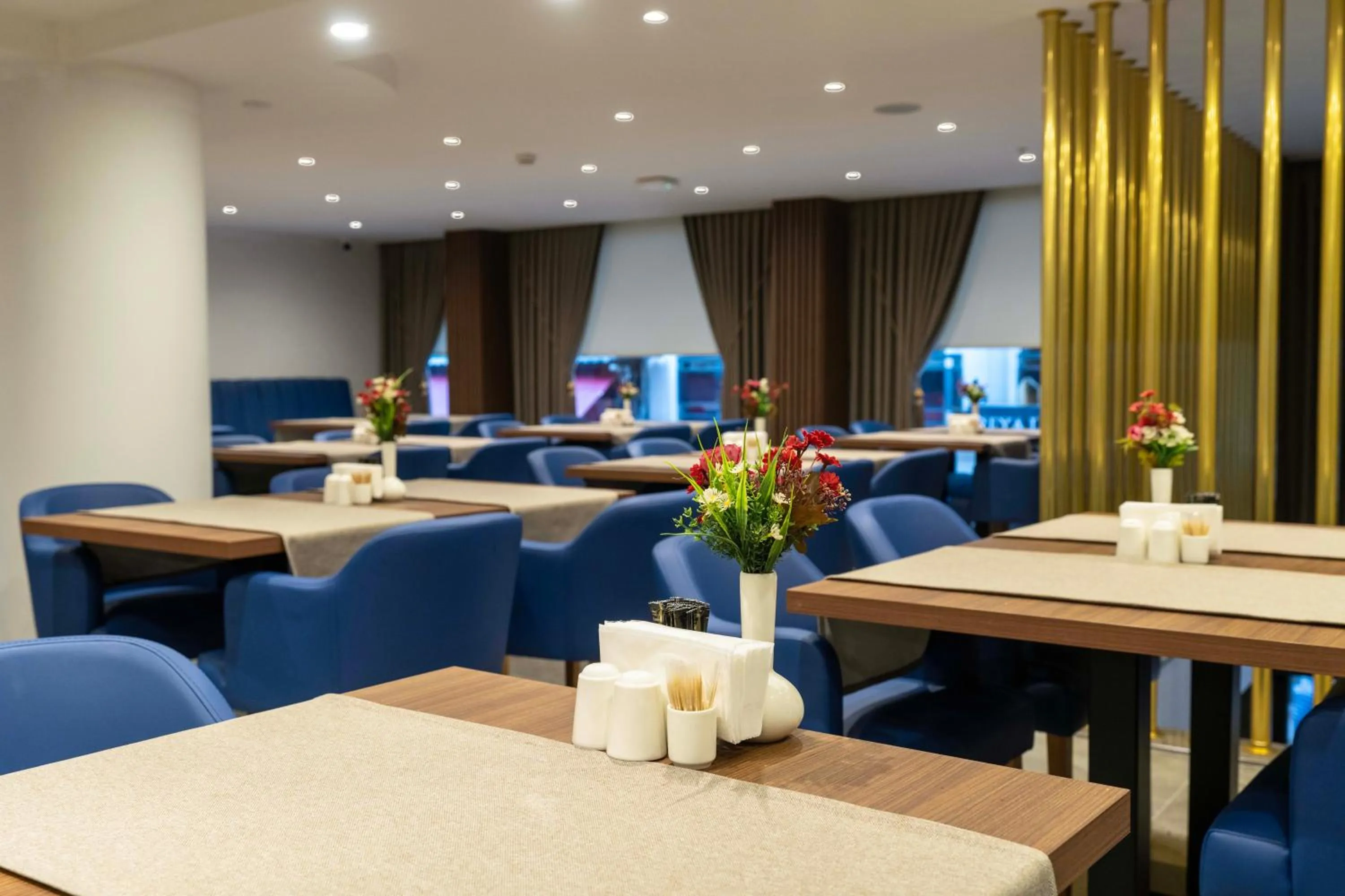 Restaurant/places to eat in THE BOSFOR HOTEL