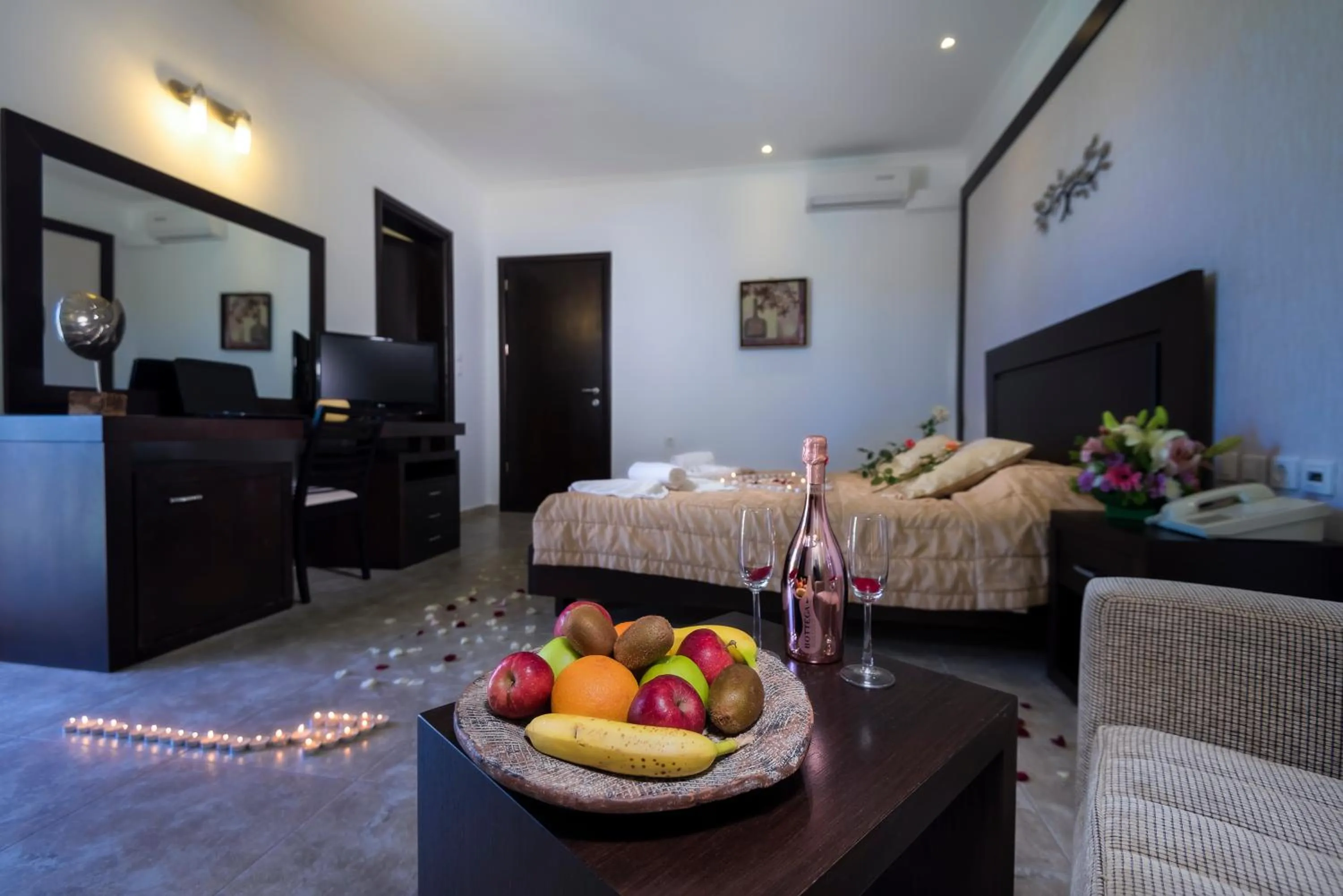 Photo of the whole room in Gaia Garden