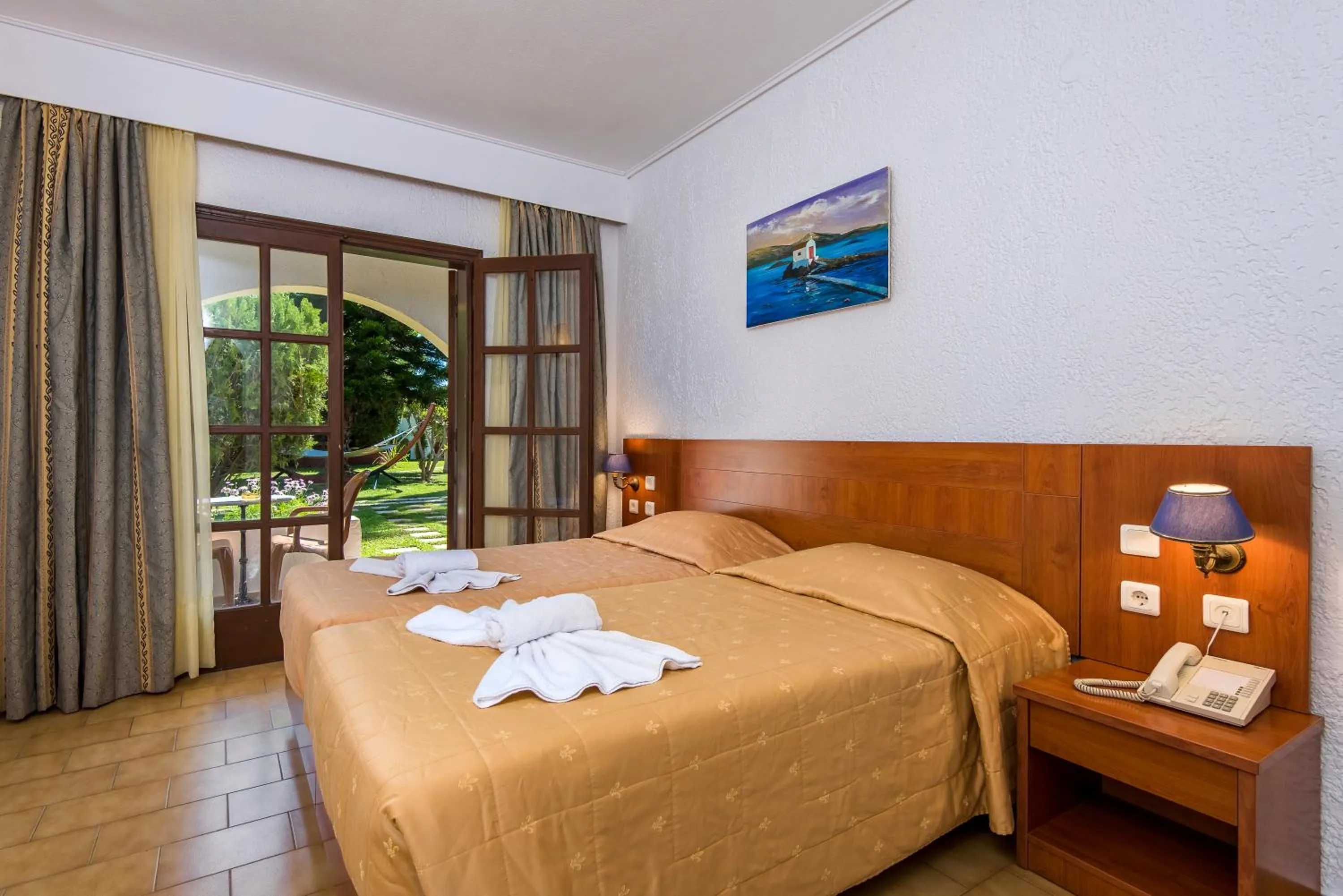 Photo of the whole room, Bed in Gaia Garden