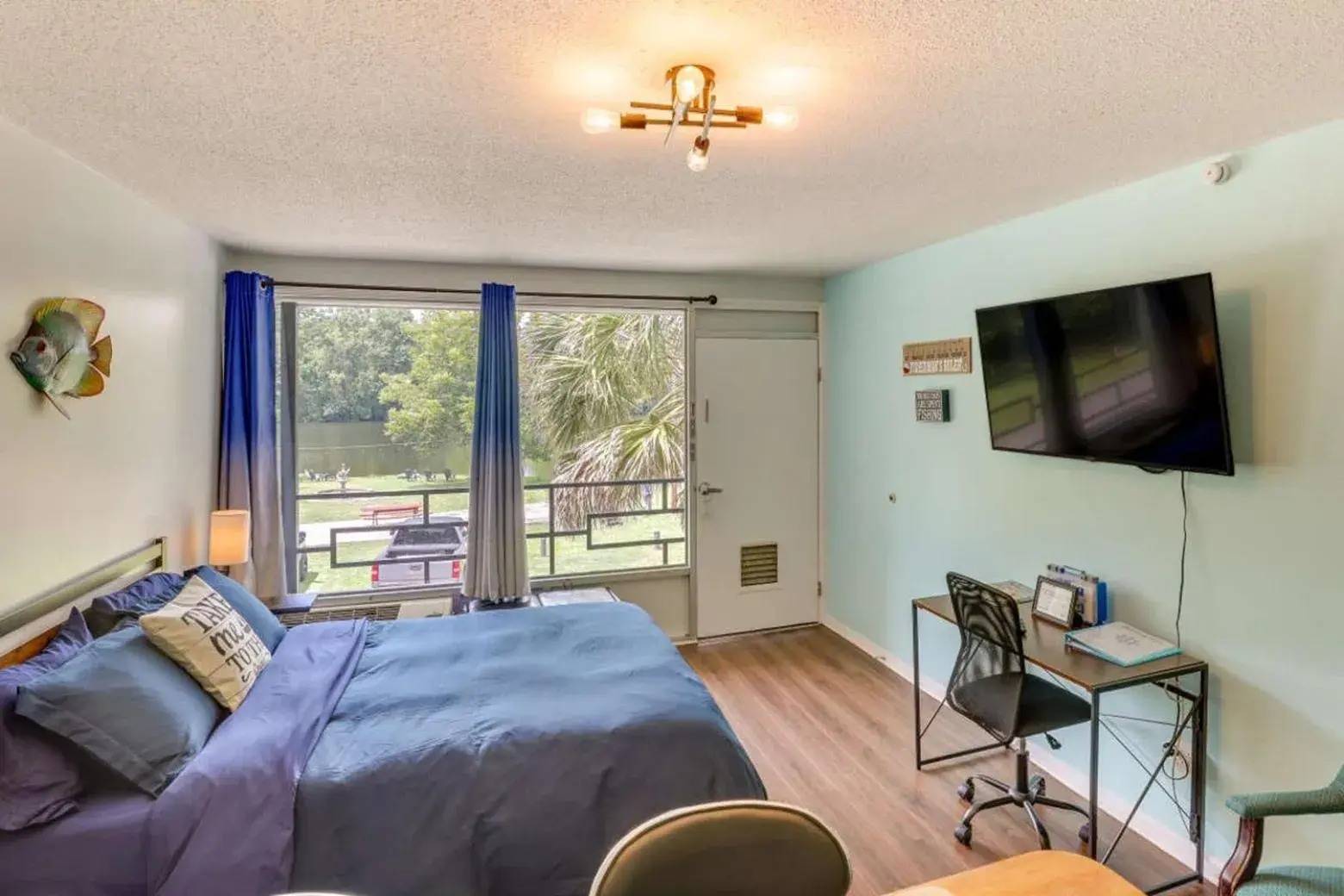Studio with Lake View in Bells Marina & Fishing Resort - Santee Lake Marion by I95 - Family Adventure, Pets on Request! Studio with Lake View in Bells Marina & Fishing Resort - Santee Lake Marion by I95 - Family Adventure, Pets on Request!