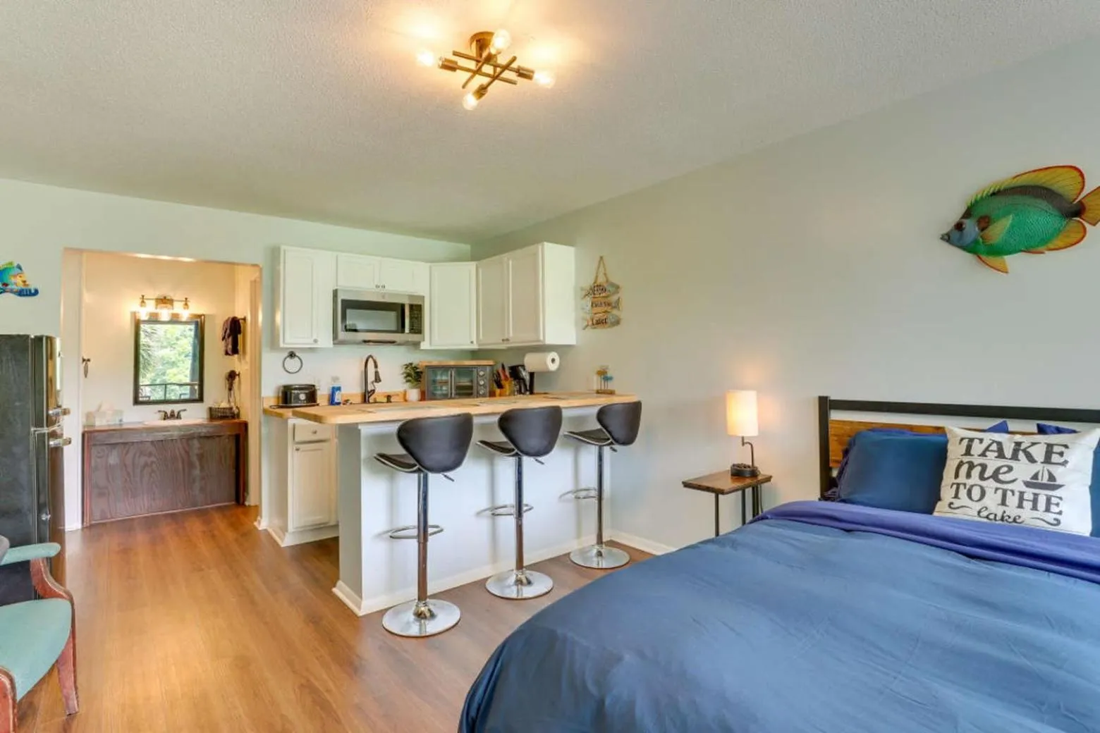 Bed in Bells Marina & Fishing Resort - Santee Lake Marion by I95 - Family Adventure, Pets on Request!