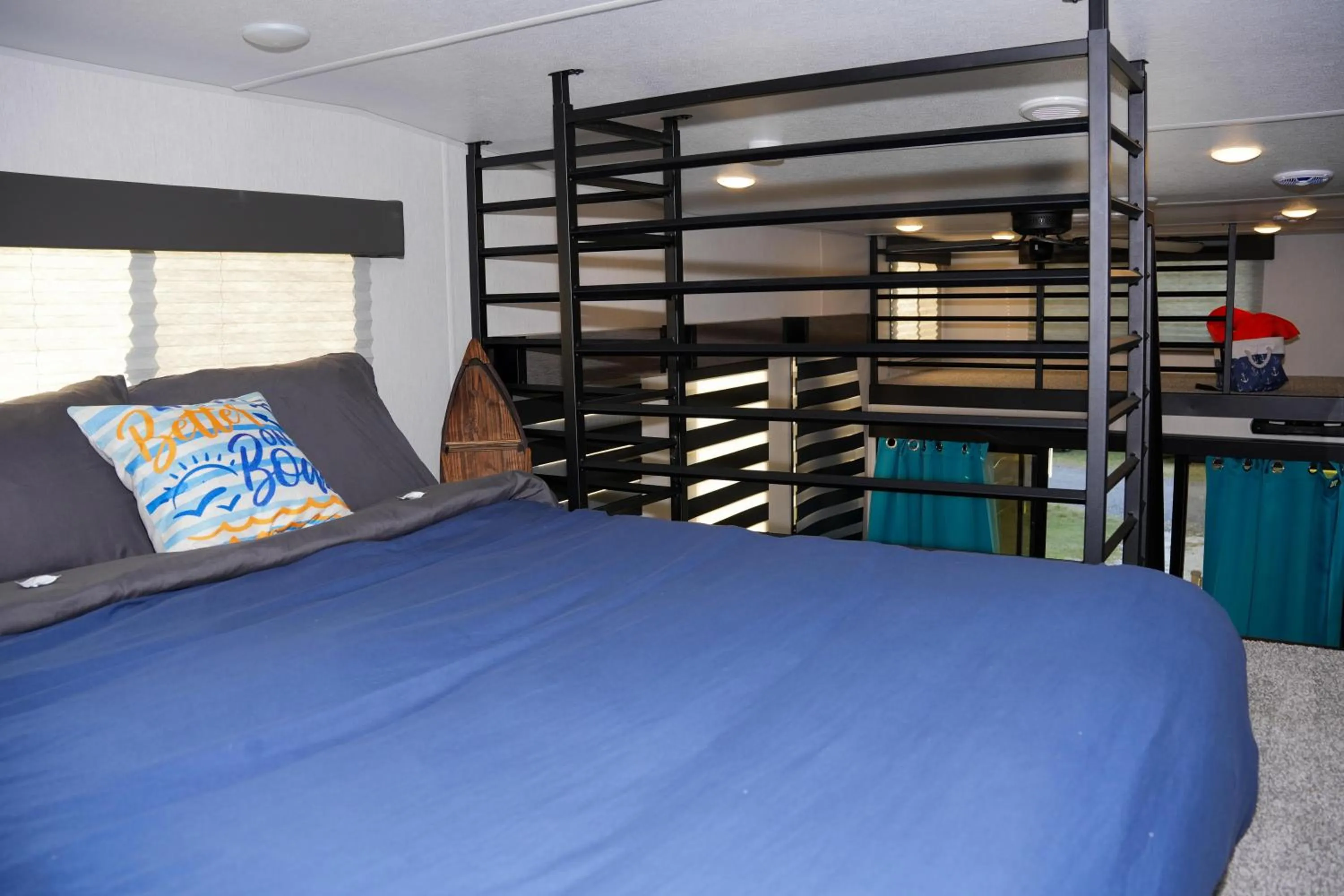 Bed in Bells Marina & Fishing Resort - Santee Lake Marion by I95 - Family Adventure, Pets on Request!