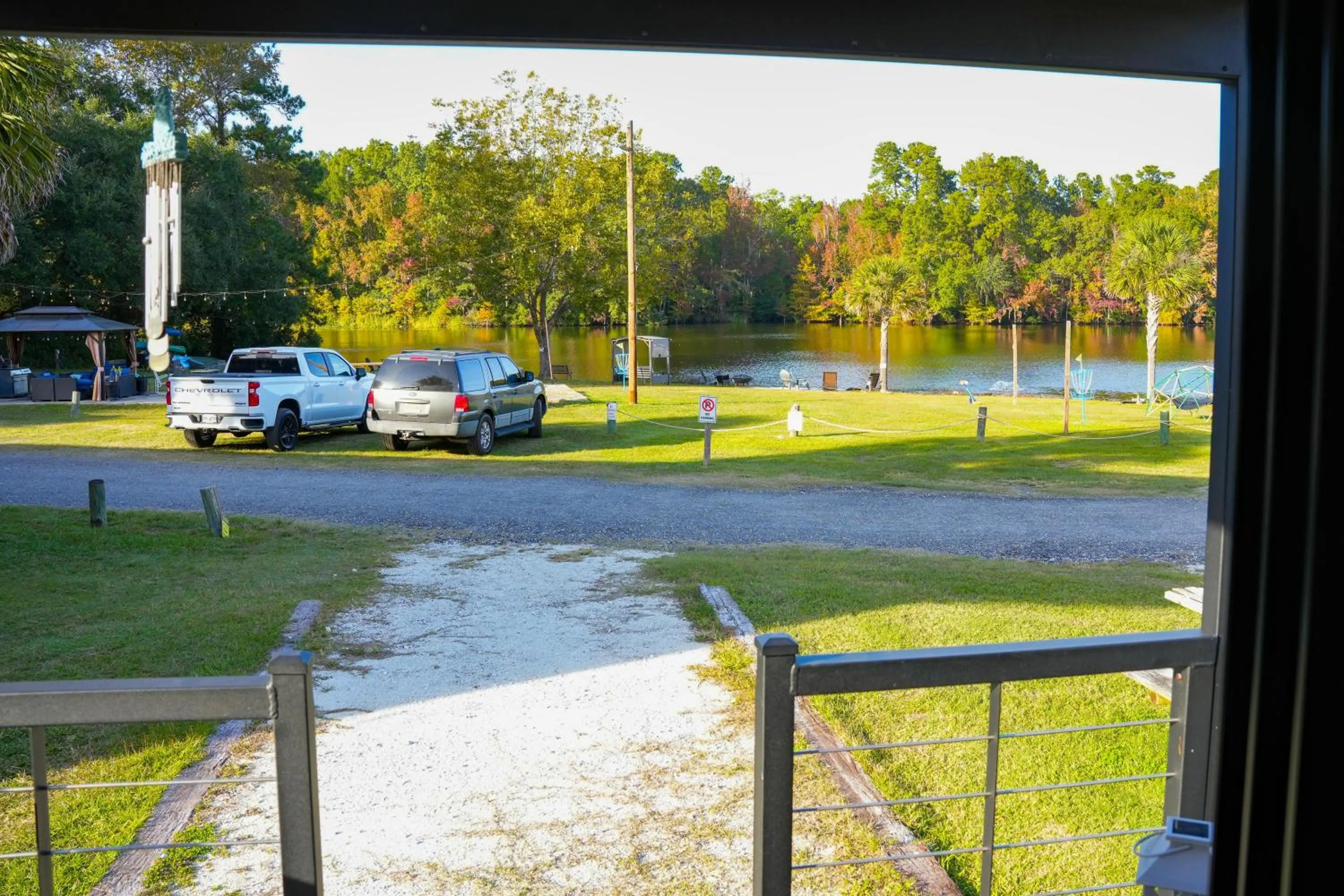 Day in Bells Marina & Fishing Resort - Santee Lake Marion by I95 - Family Adventure, Pets on Request!