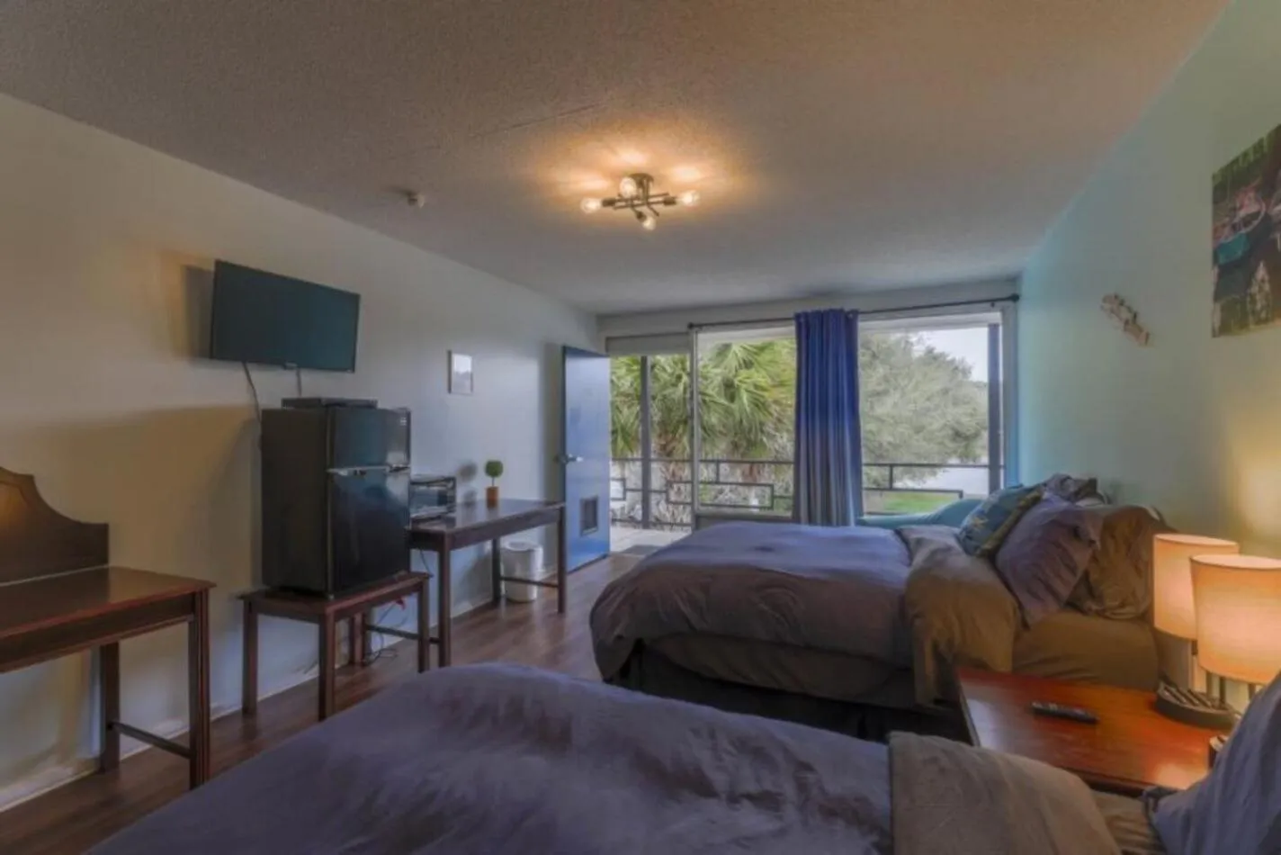 Bed in Bells Marina & Fishing Resort - Santee Lake Marion by I95 - Family Adventure, Pets on Request!