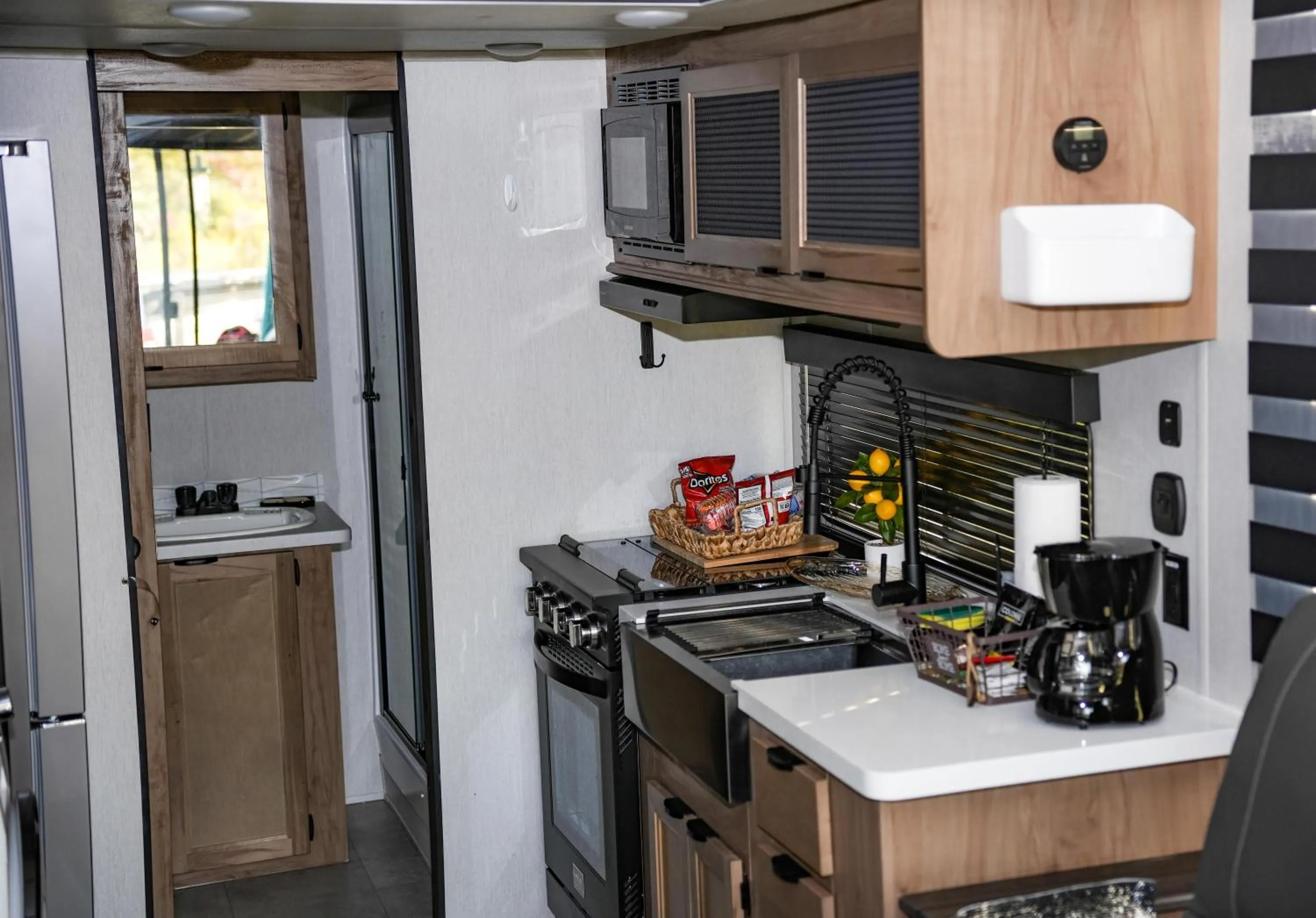 Coffee/tea facilities in Bells Marina & Fishing Resort - Santee Lake Marion by I95 - Family Adventure, Pets on Request!