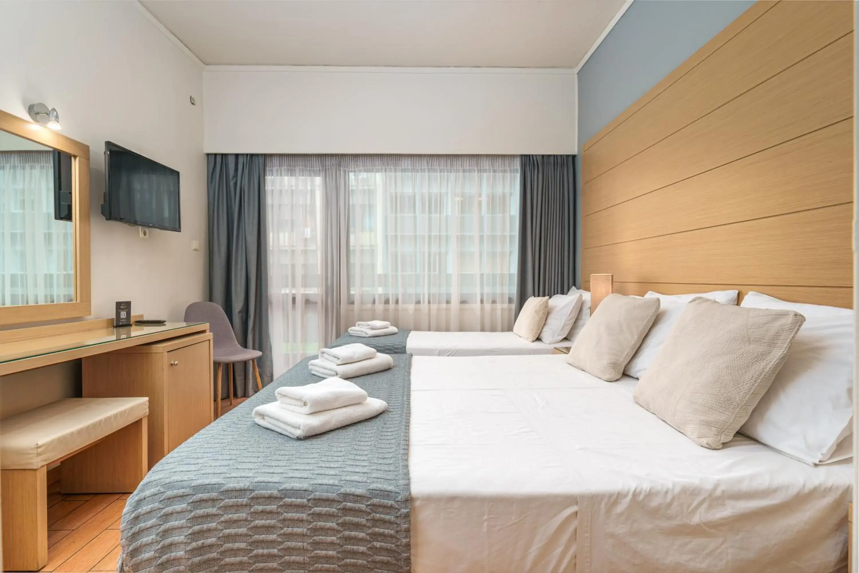 Triple Room in Parnon Hotel Triple Room in Parnon Hotel