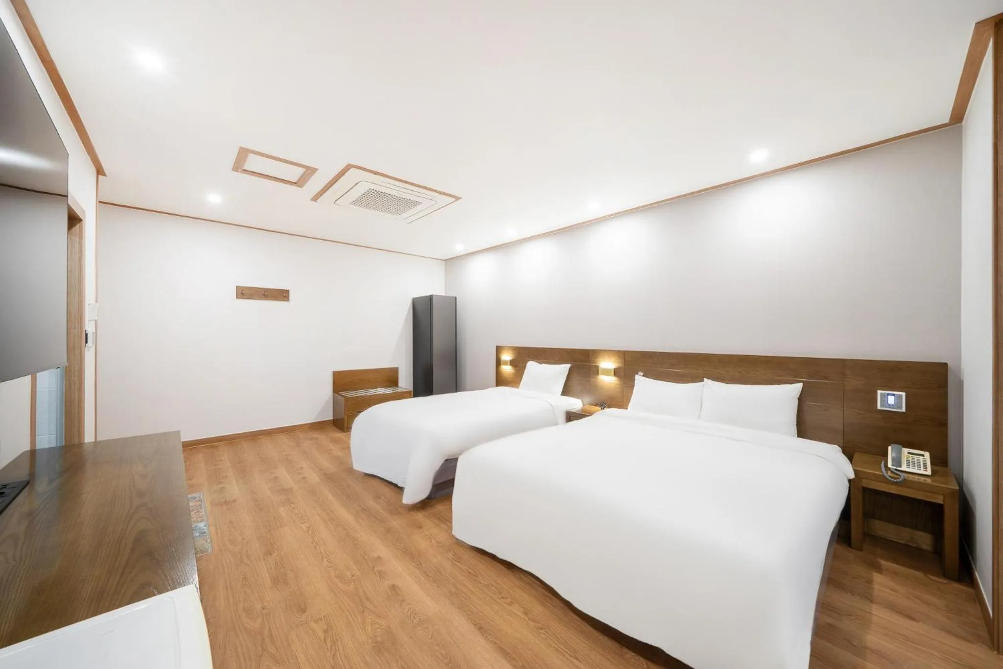 TV and multimedia, Bed in The 7 Business Hotel