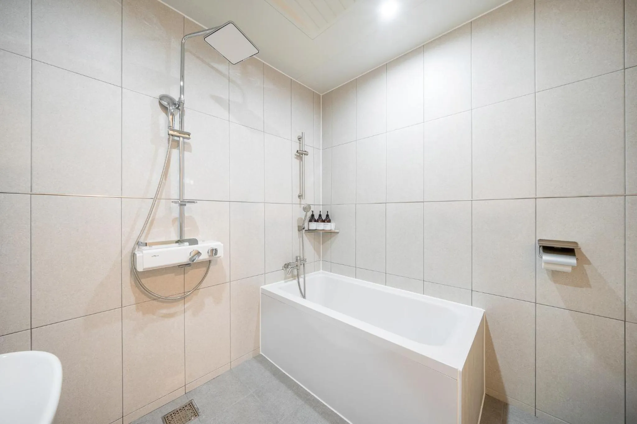 Shower in The 7 Business Hotel