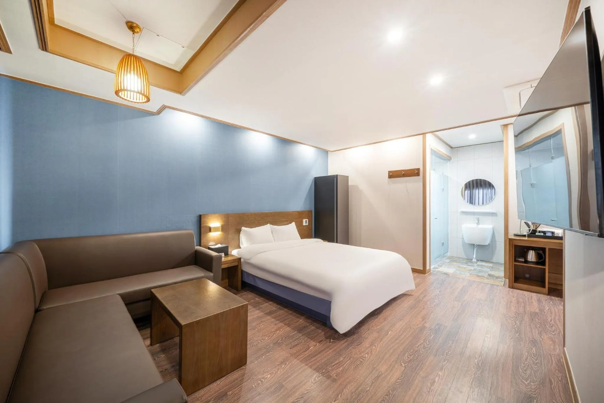 TV and multimedia, Bed in The 7 Business Hotel