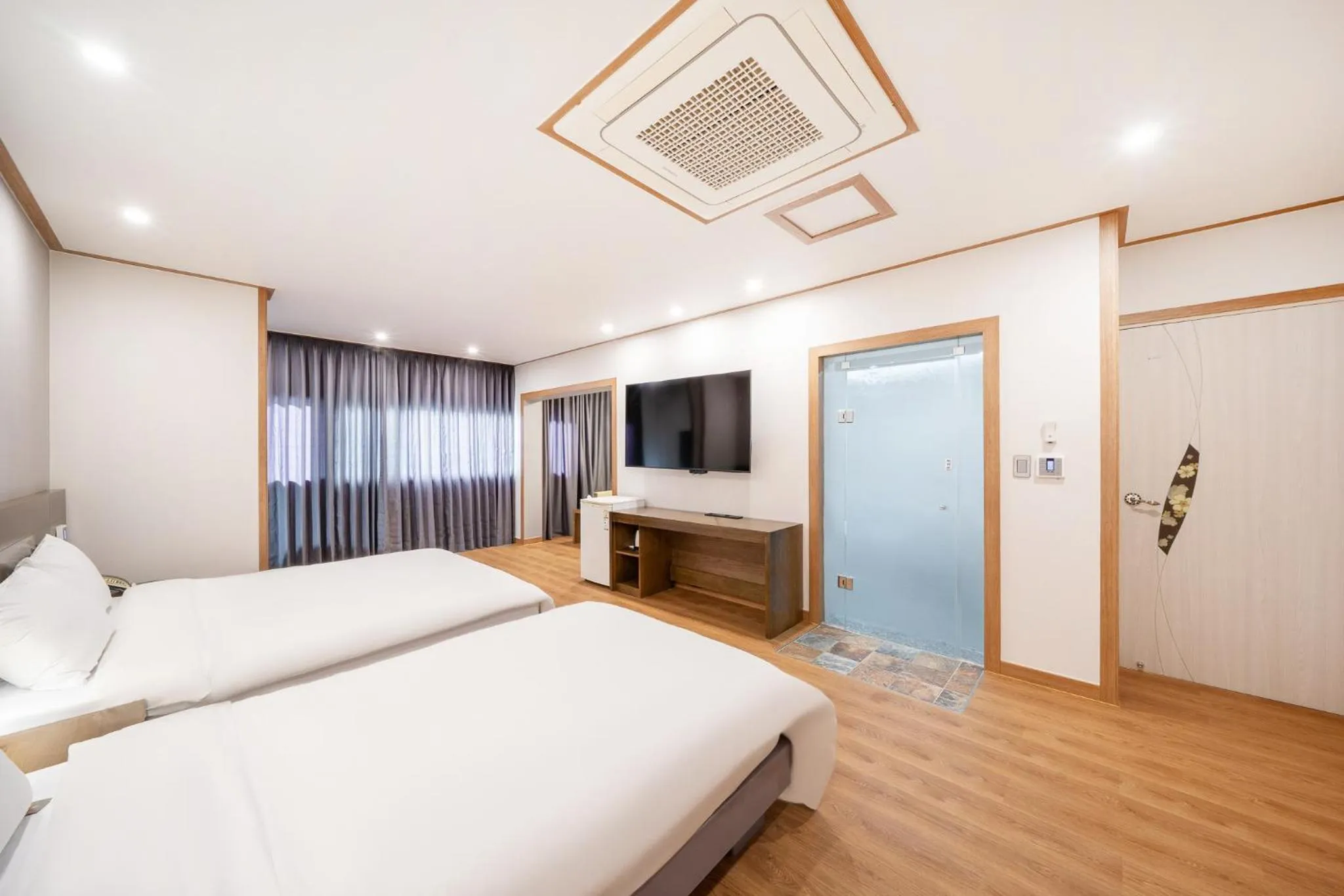 Bedroom, Bed in The 7 Business Hotel