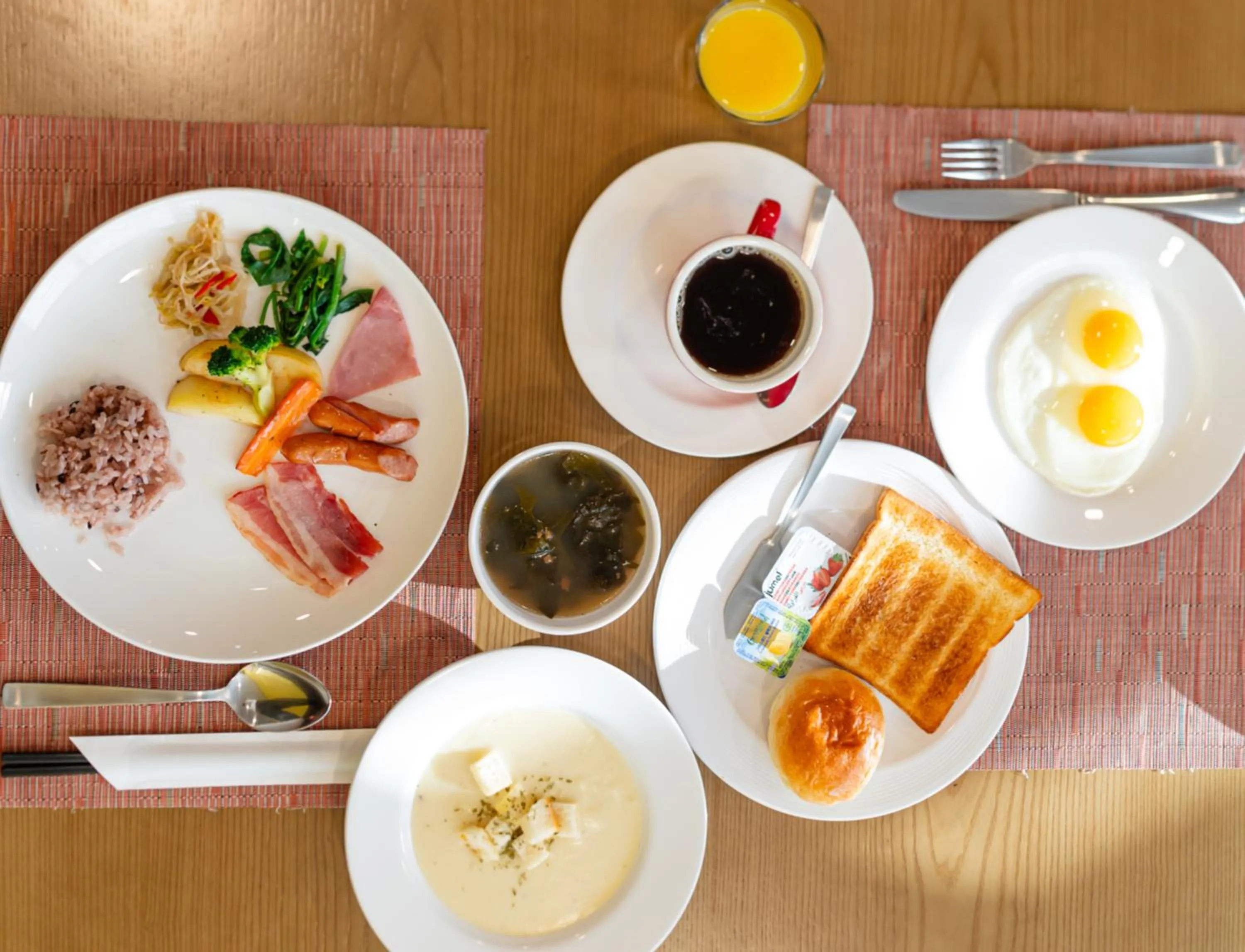 Breakfast in The 7 Business Hotel