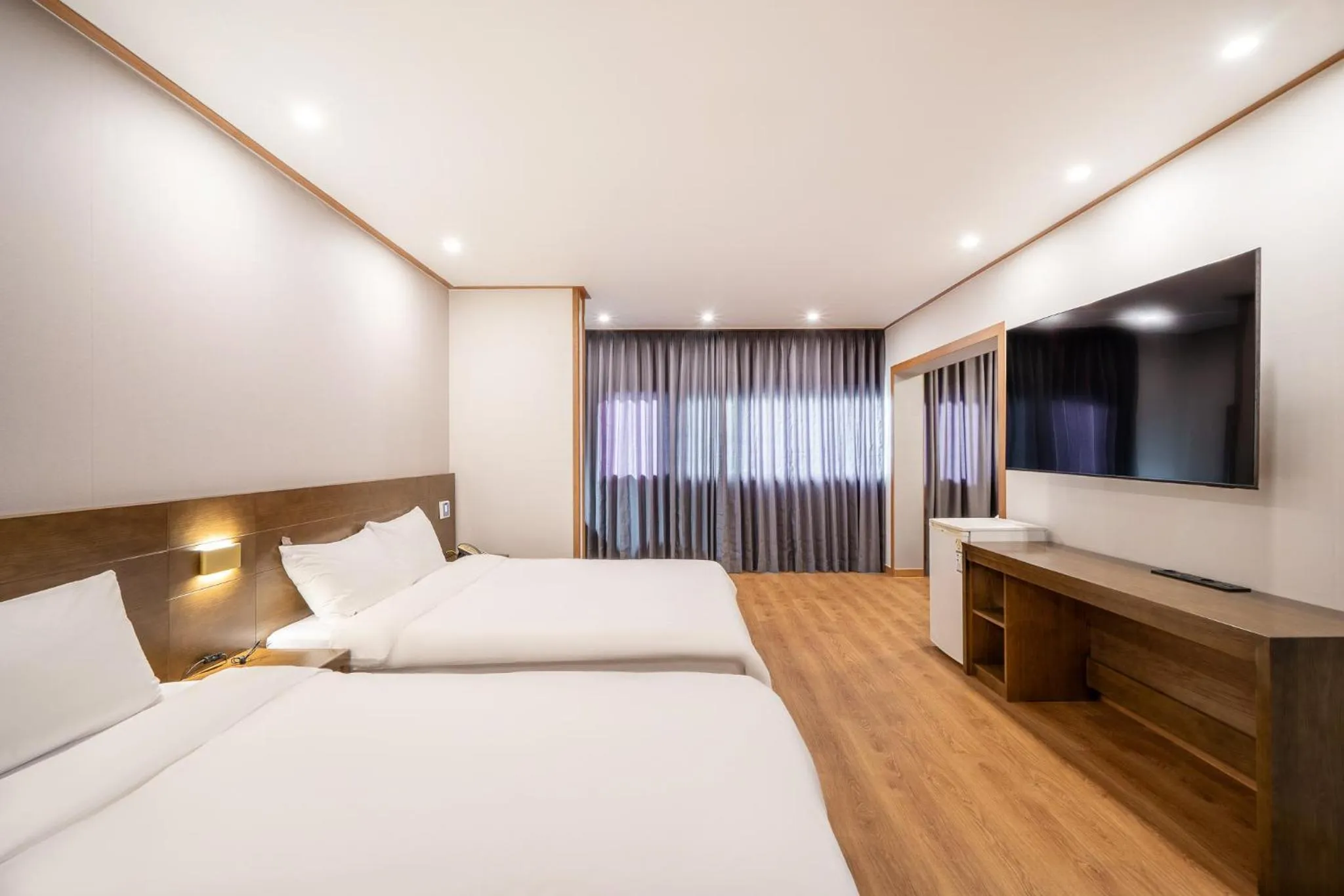 View (from property/room), Bed in The 7 Business Hotel