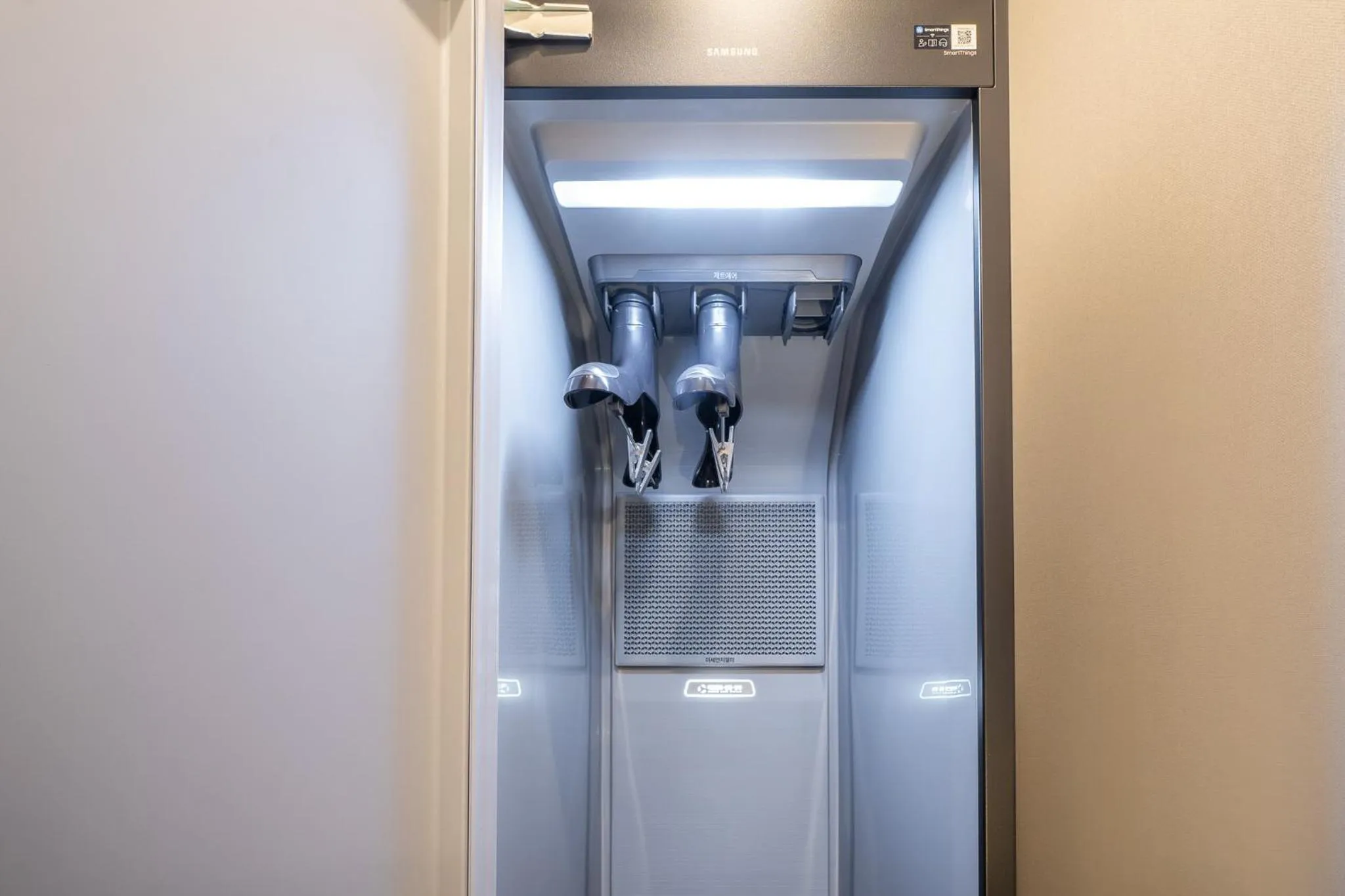 wardrobe in The 7 Business Hotel