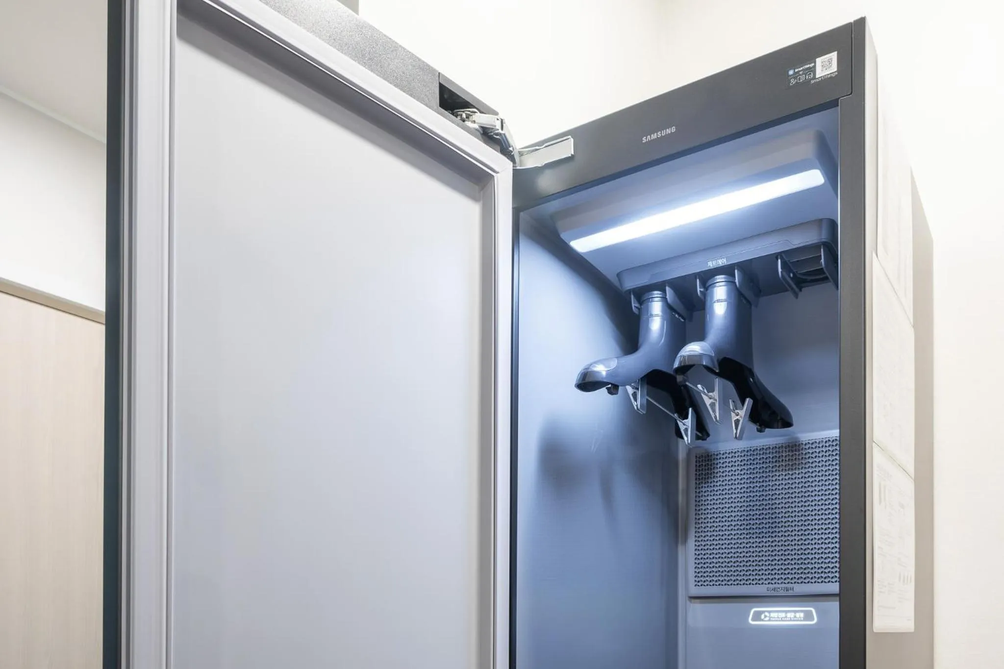 wardrobe in The 7 Business Hotel