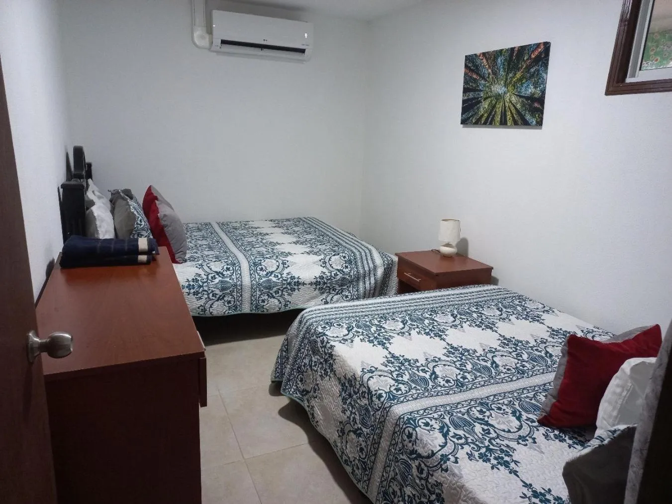 Photo of the whole room, Bed in LODGE ELIZABETH HOUSE