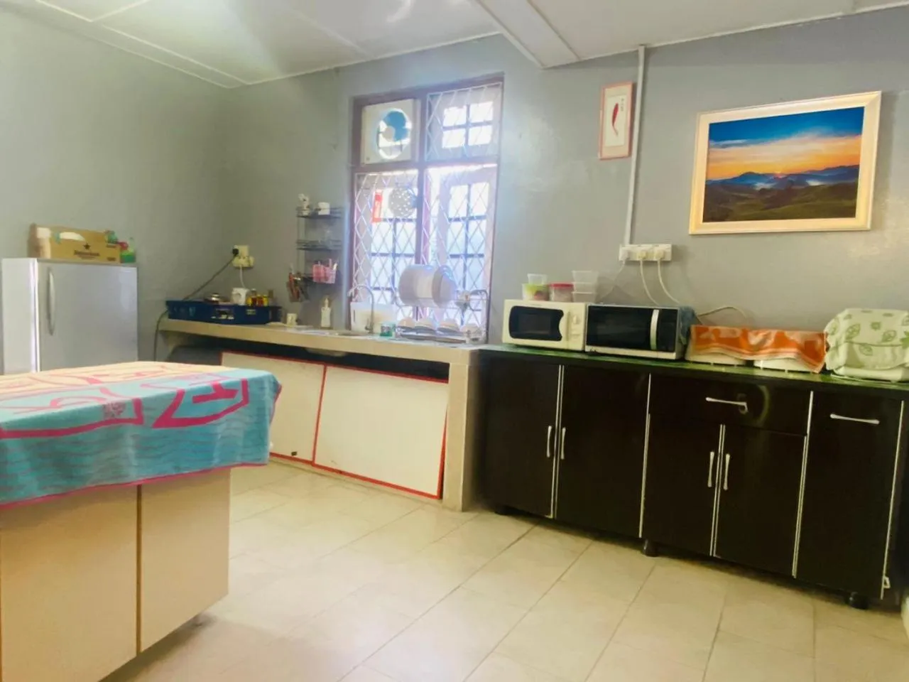 Communal kitchen in Vintage Guesthouse