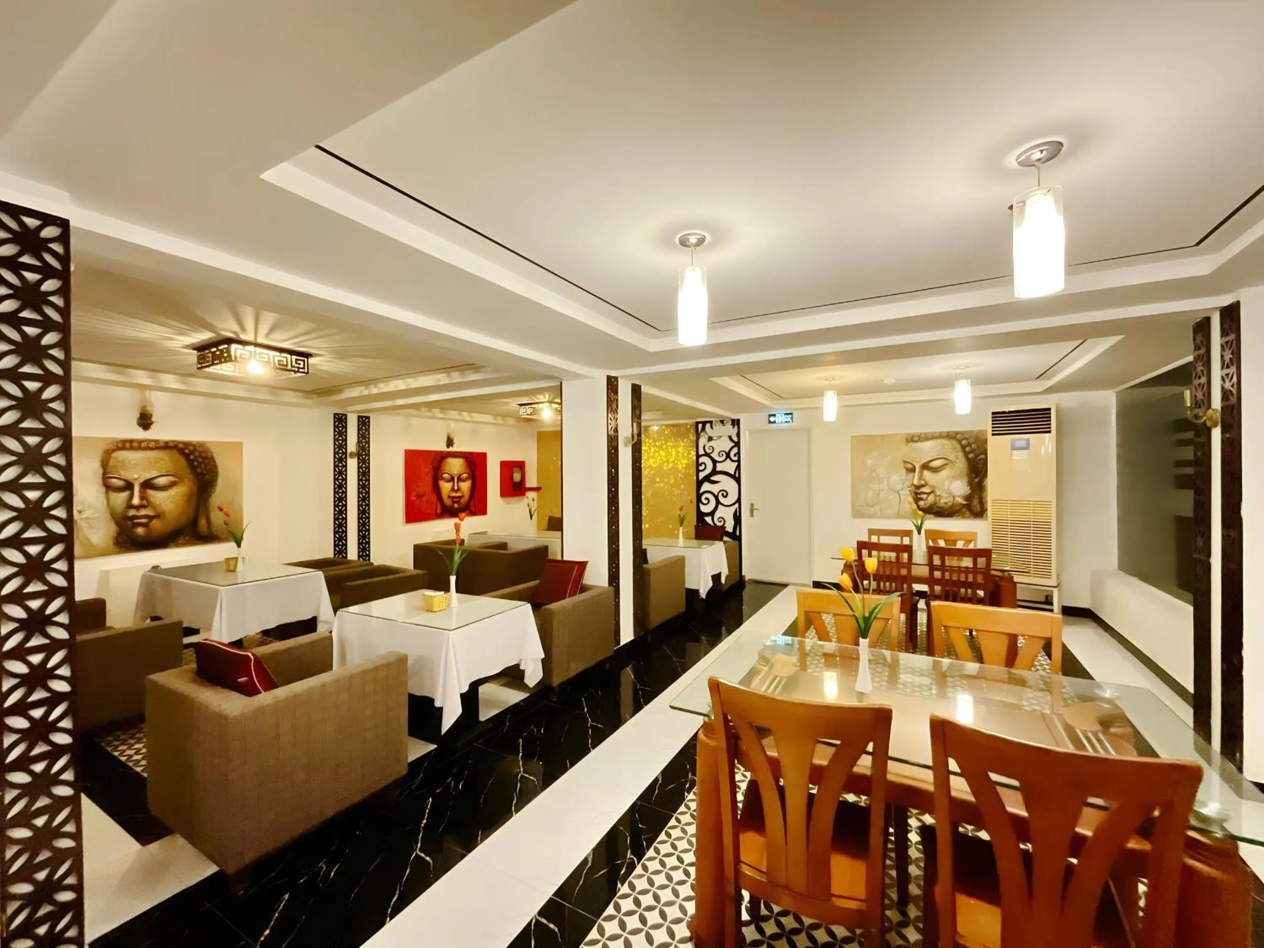 Communal lounge/ TV room in Việt Nam Hotel