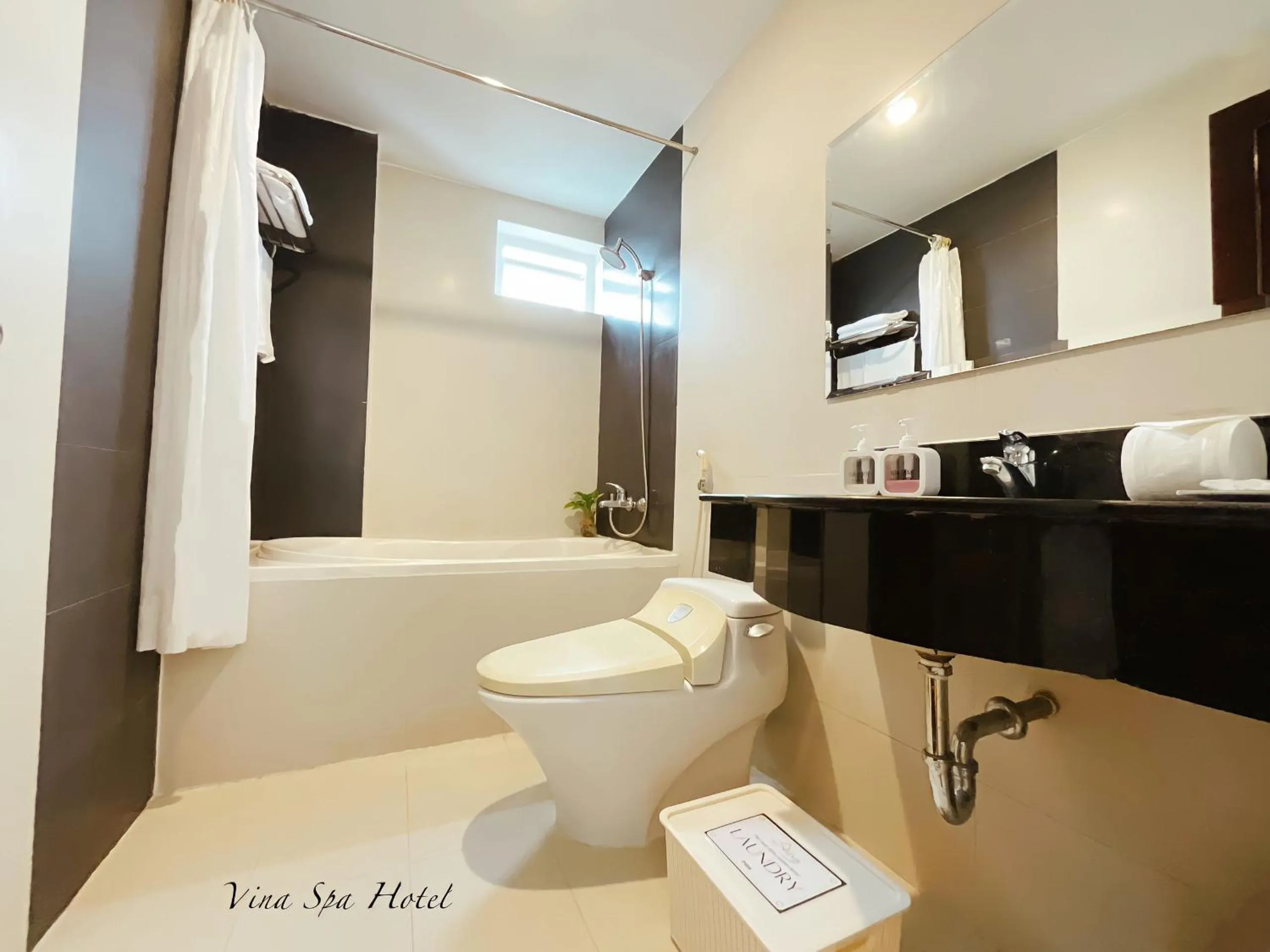 Toilet in Việt Nam Hotel