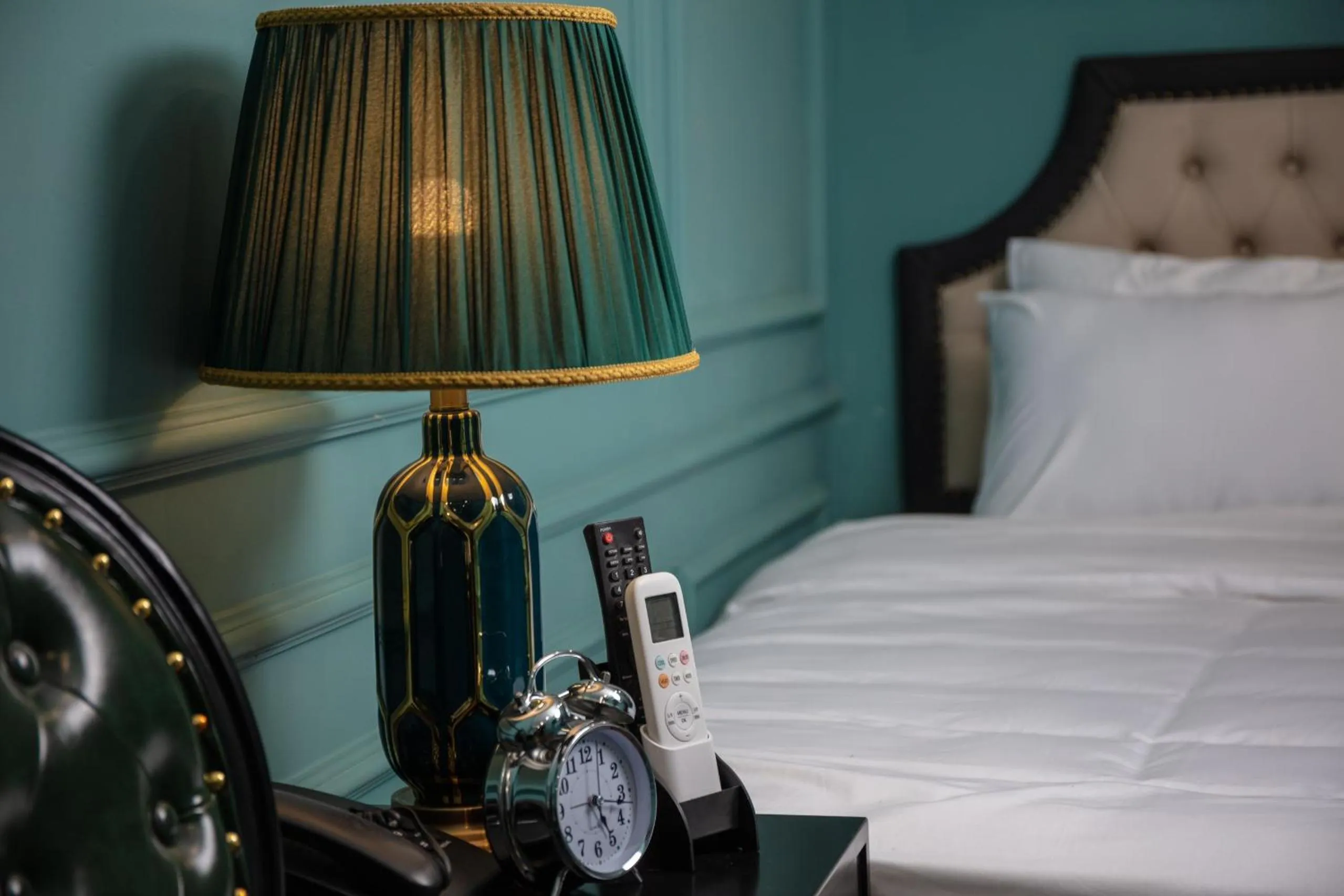 Bed in Madelise Palace Hotel & Travel