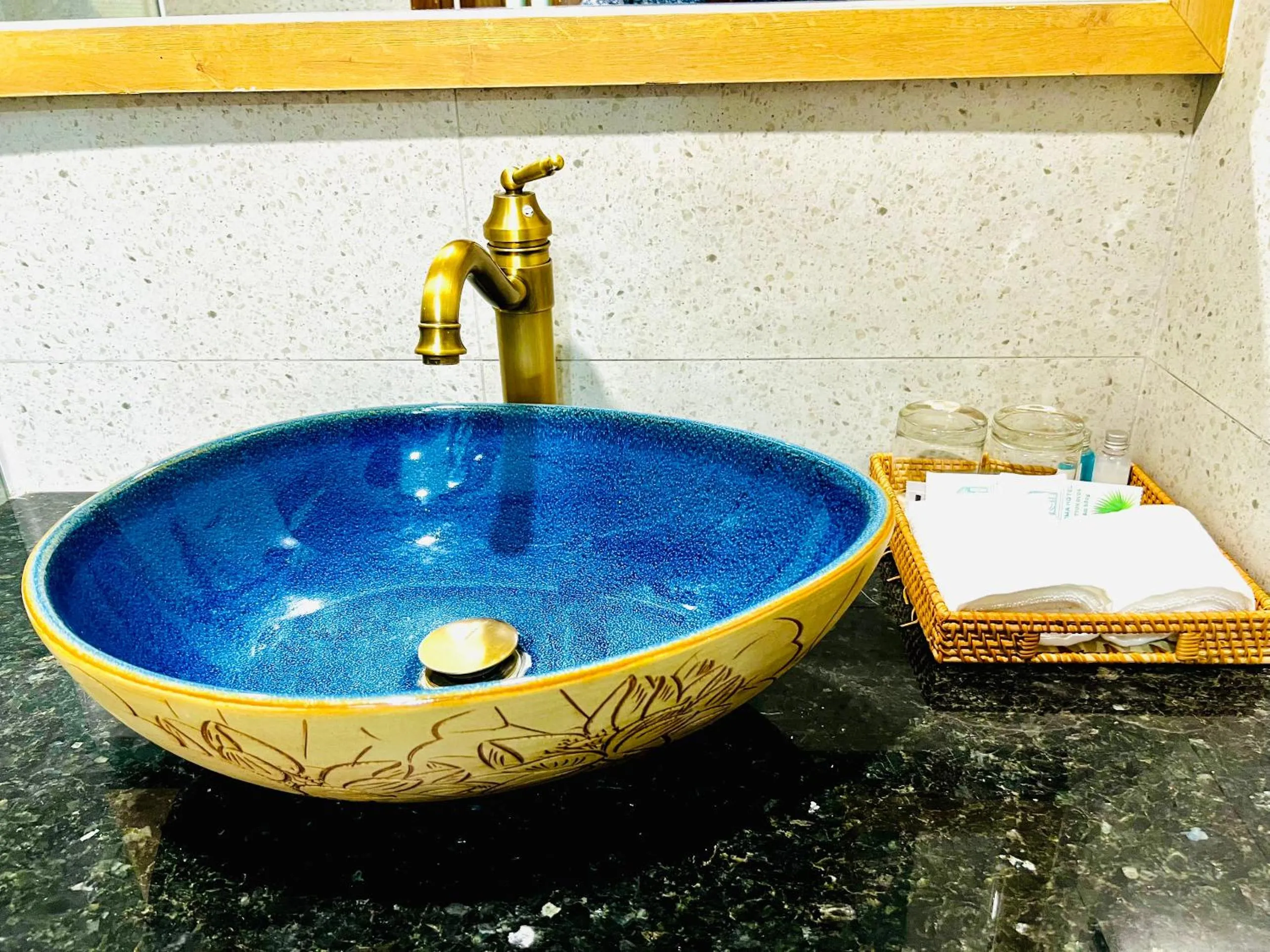 Shower in Rova Hotel Phú Quốc