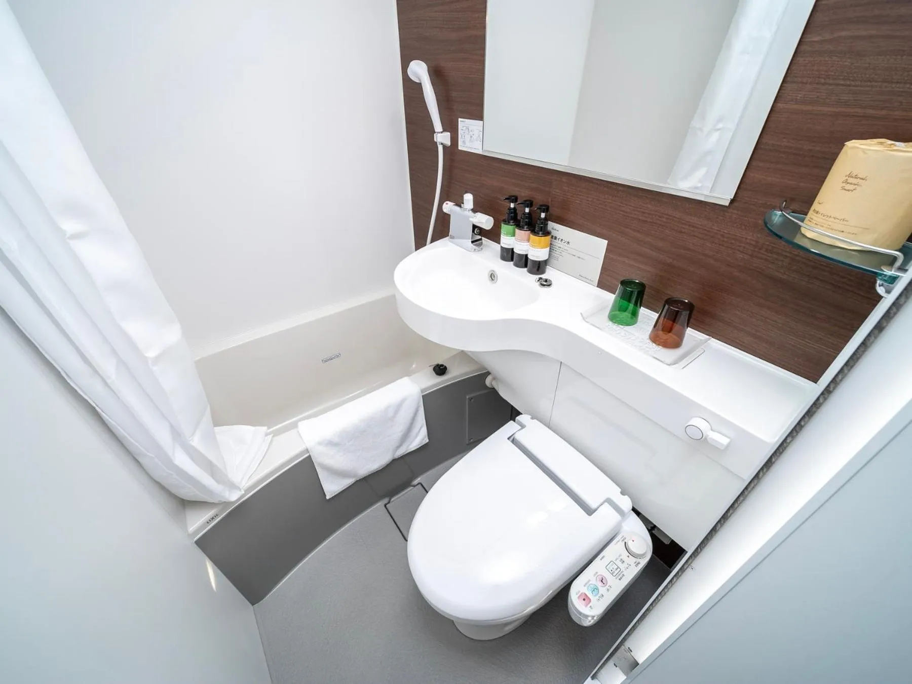 Shower in Super Hotel Premier Namba Shinsaibashi Natural Hot Spring