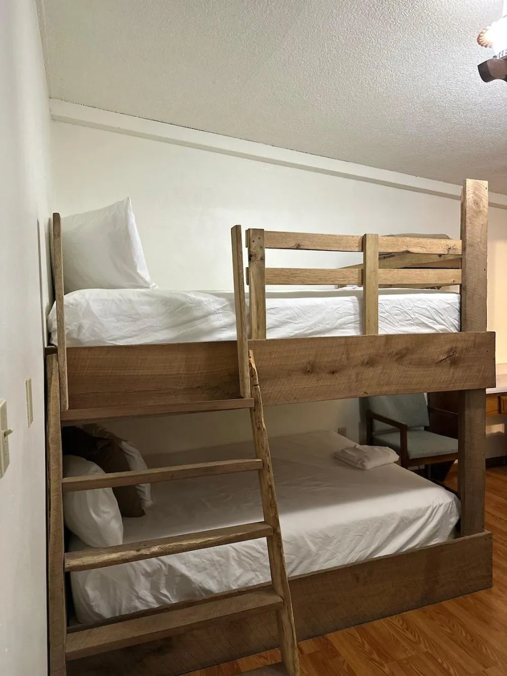 Bed in Country Cabins Hotel