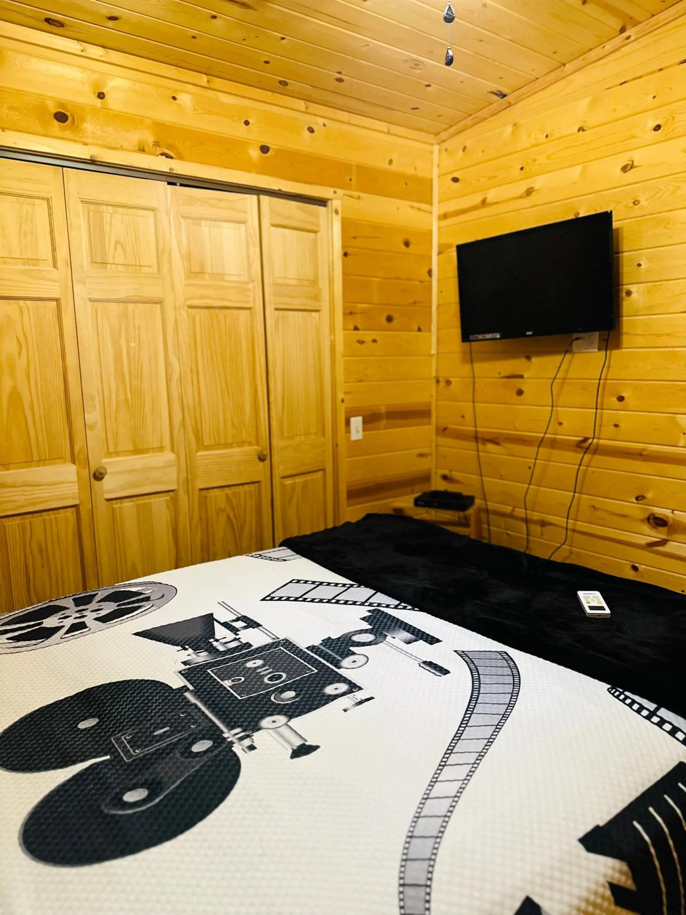 Bed in Country Cabins Hotel