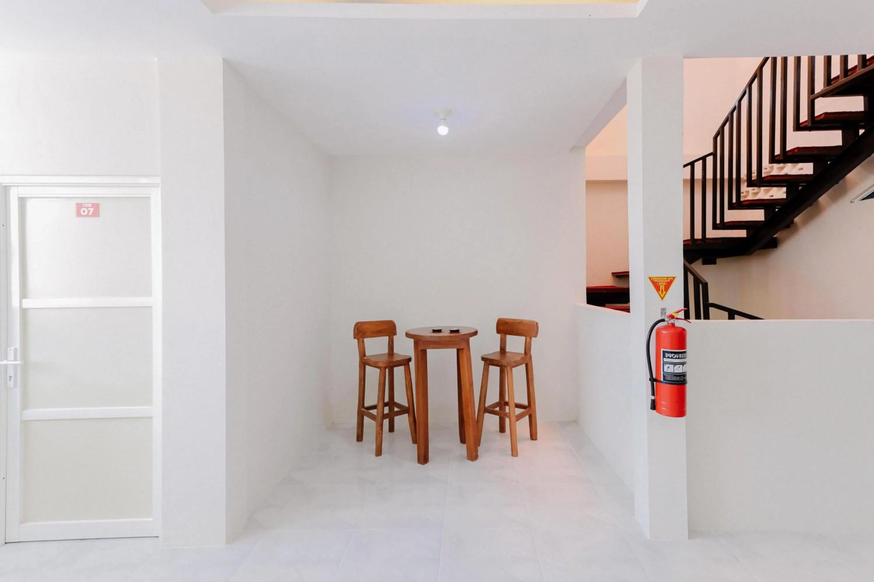 Living room in RedDoorz Syariah near GOR Bung Karno Nganjuk