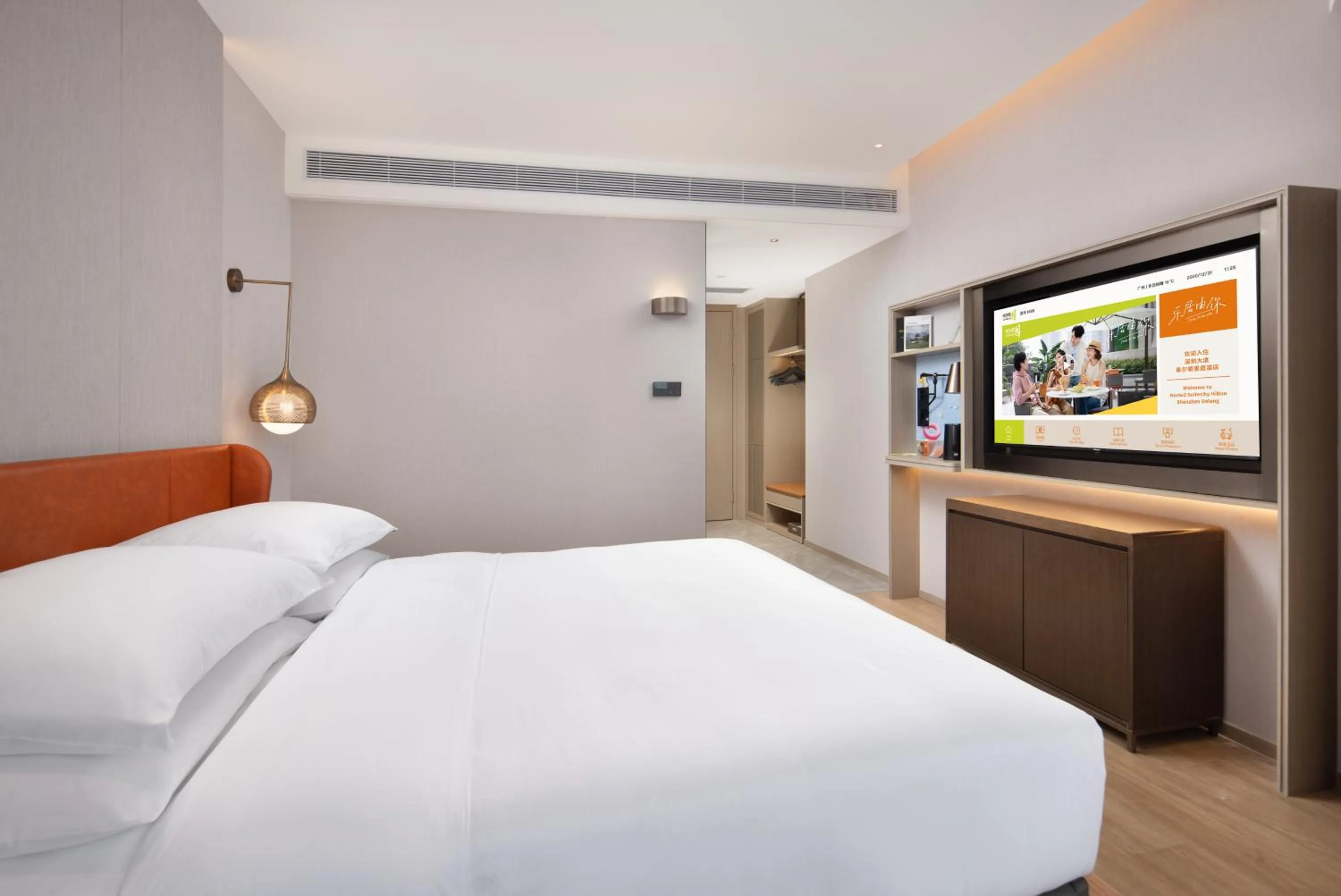 Bed in Home2 Suites By Hilton Shenzhen Dalang