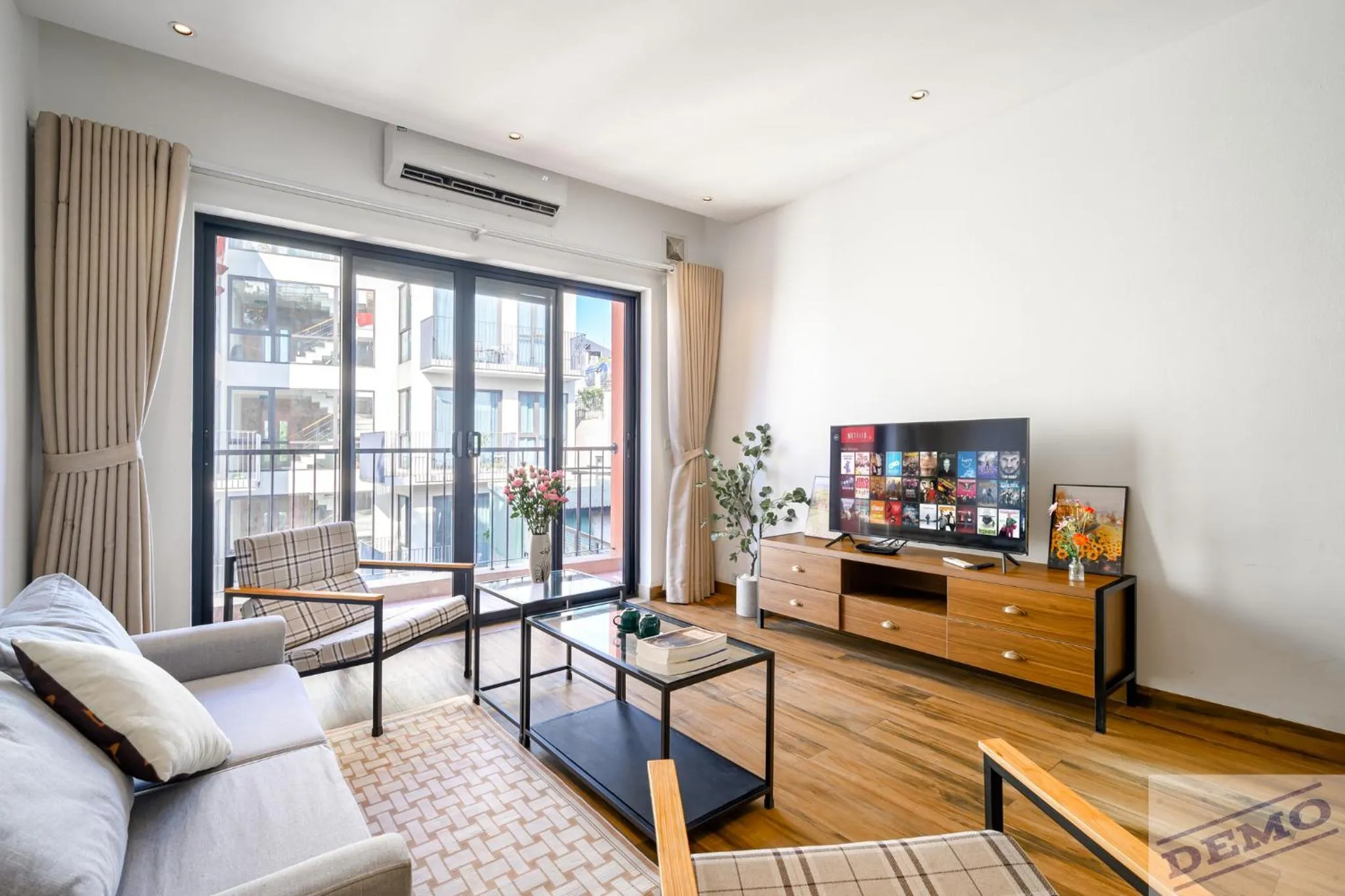 TV and multimedia in Luxe Paradise Residence 88 Tu Hoa